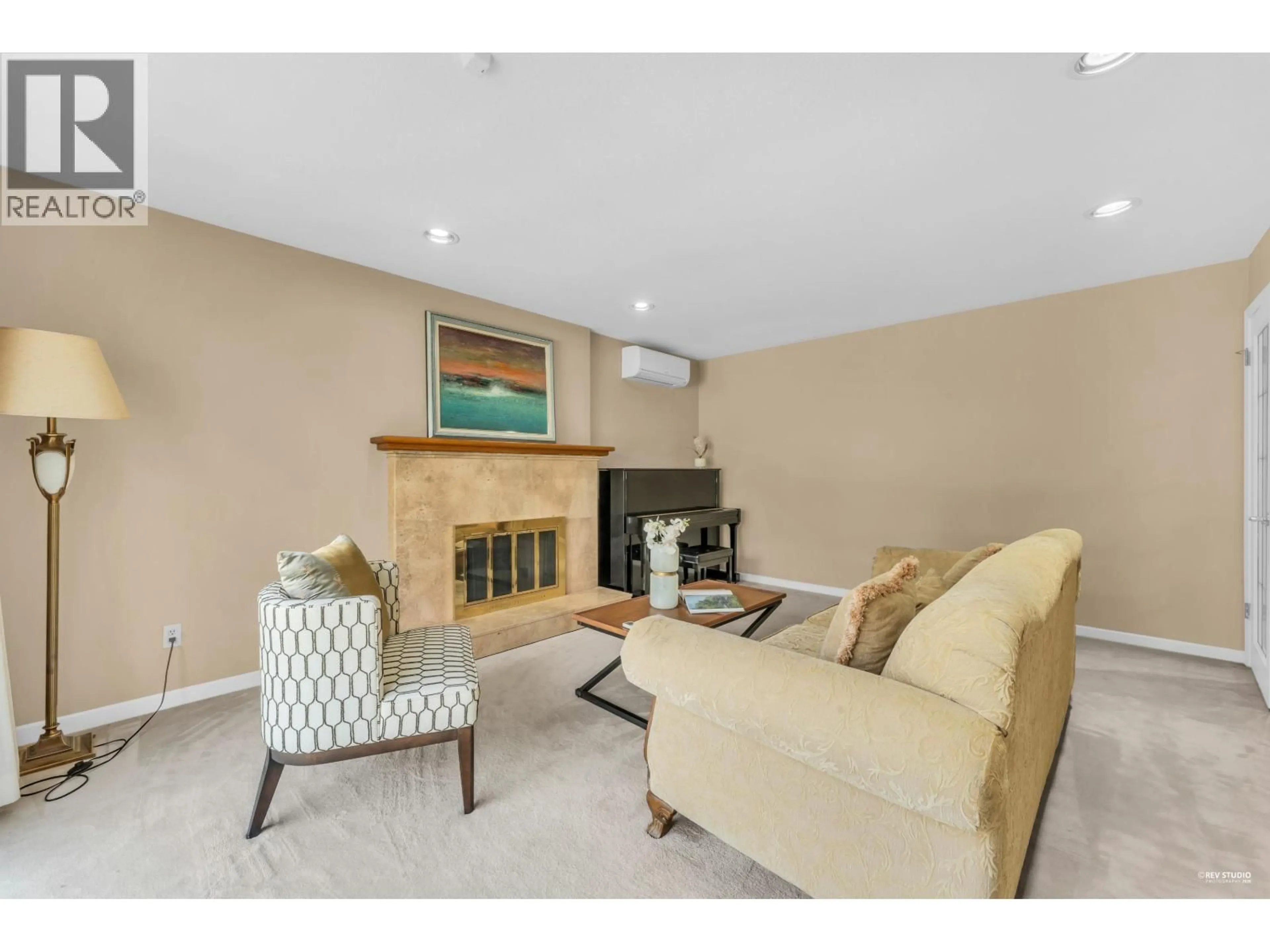 Living room with furniture, unknown for 4418 OSLER STREET, Vancouver British Columbia V6H2X9