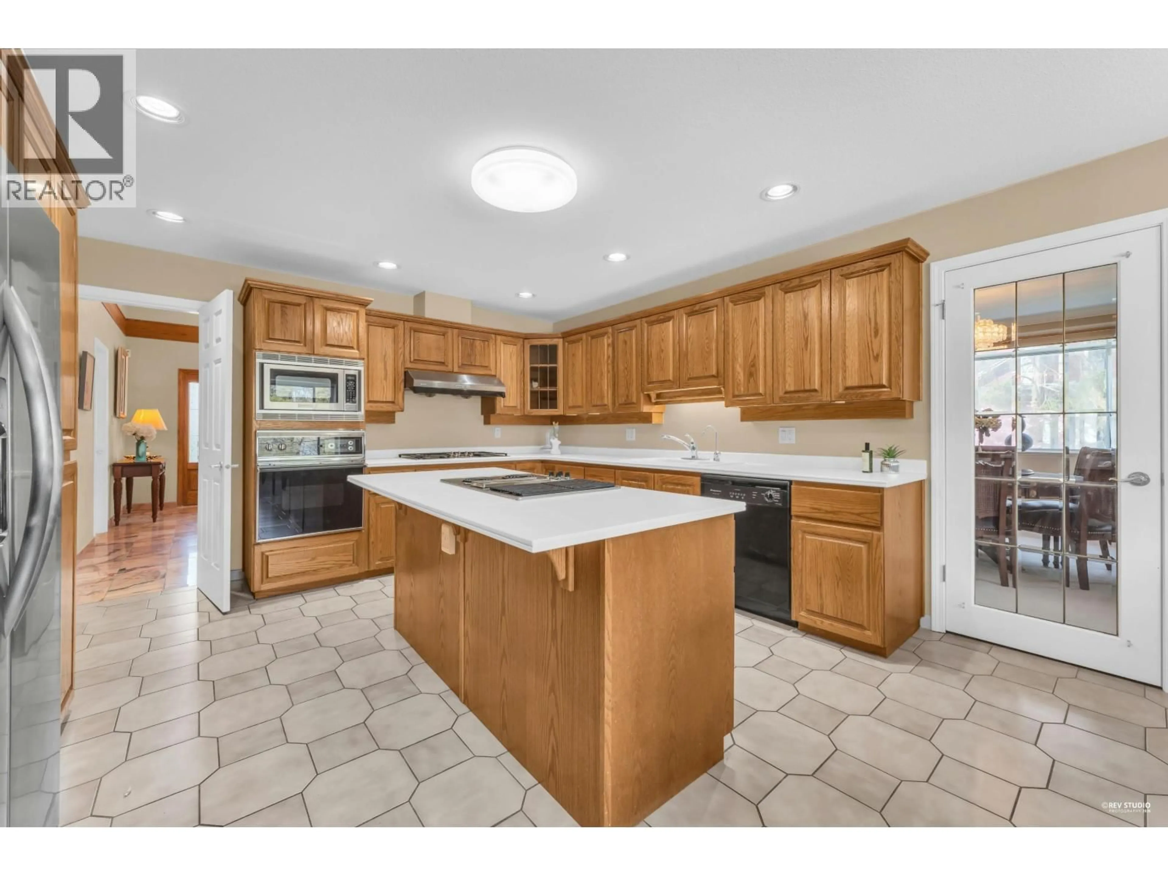 Open concept kitchen, ceramic/tile floor for 4418 OSLER STREET, Vancouver British Columbia V6H2X9