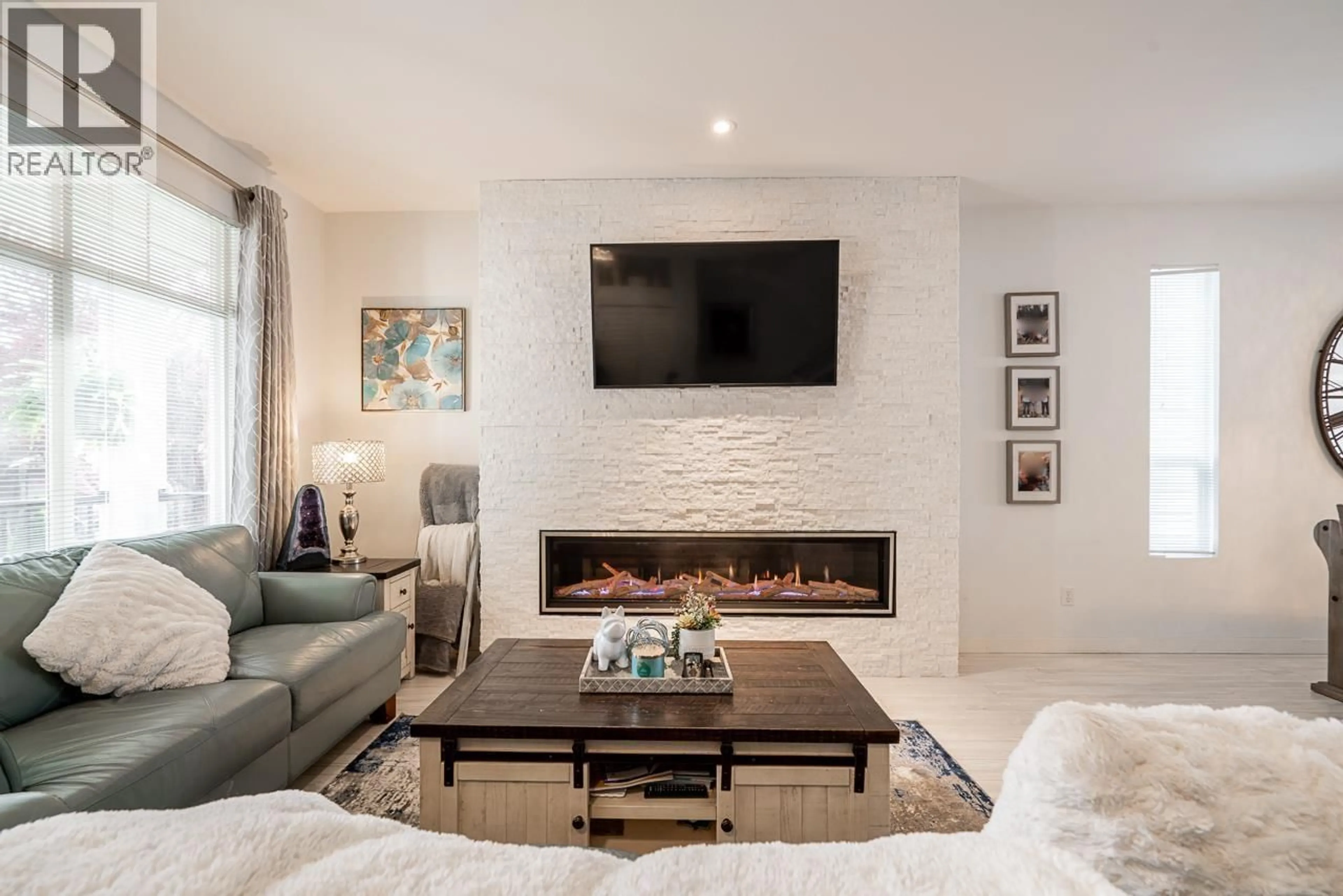 Living room with furniture, unknown for 24365 102A AVENUE, Maple Ridge British Columbia V2W2E3