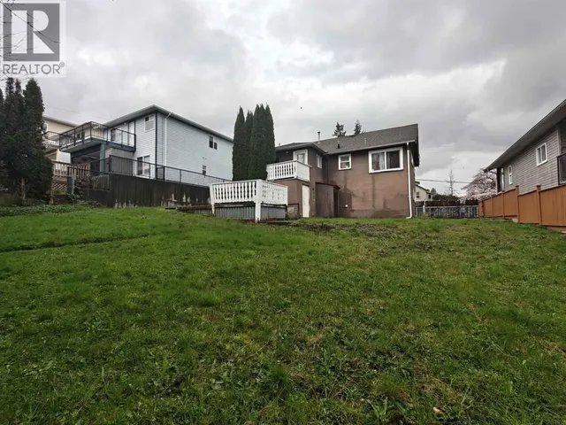 370 HOSPITAL STREET, New Westminster 2