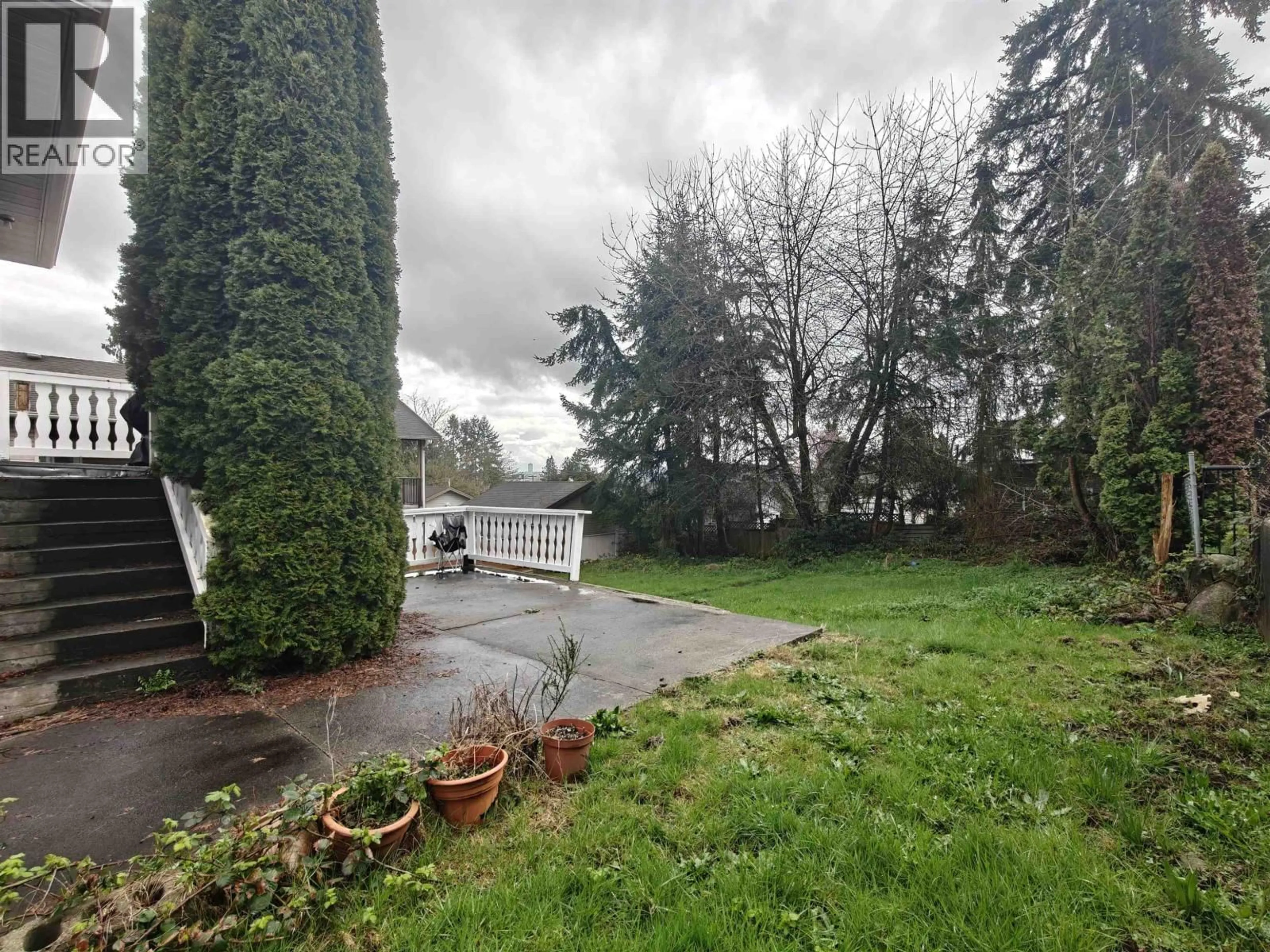 A pic from outside/outdoor area/front of a property/back of a property/a pic from drone, unknown for 370 HOSPITAL STREET, New Westminster British Columbia V3L3L4