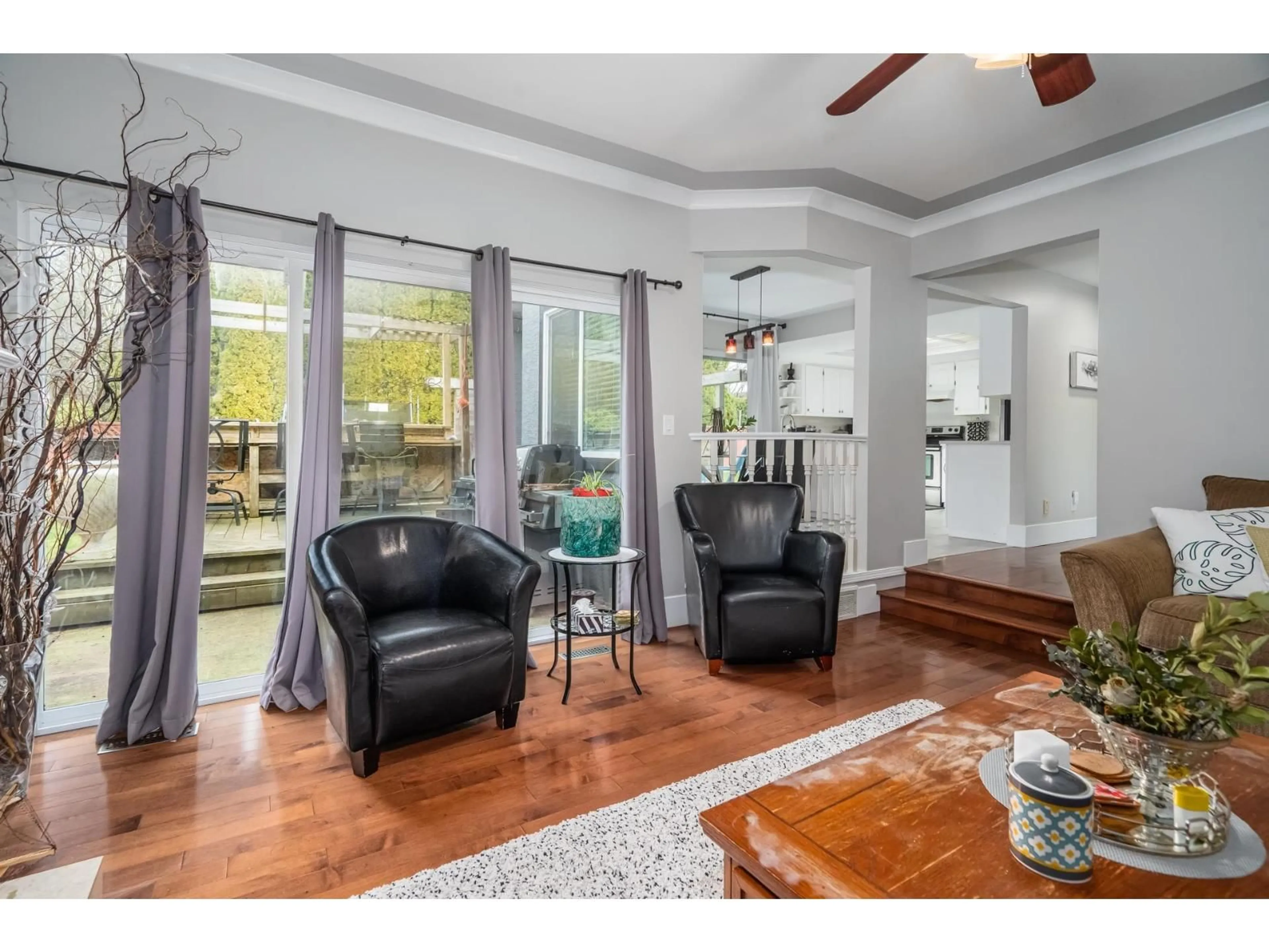 Living room with furniture, unknown for 2237 MOUNTAIN DRIVE, Abbotsford British Columbia V3G1E3