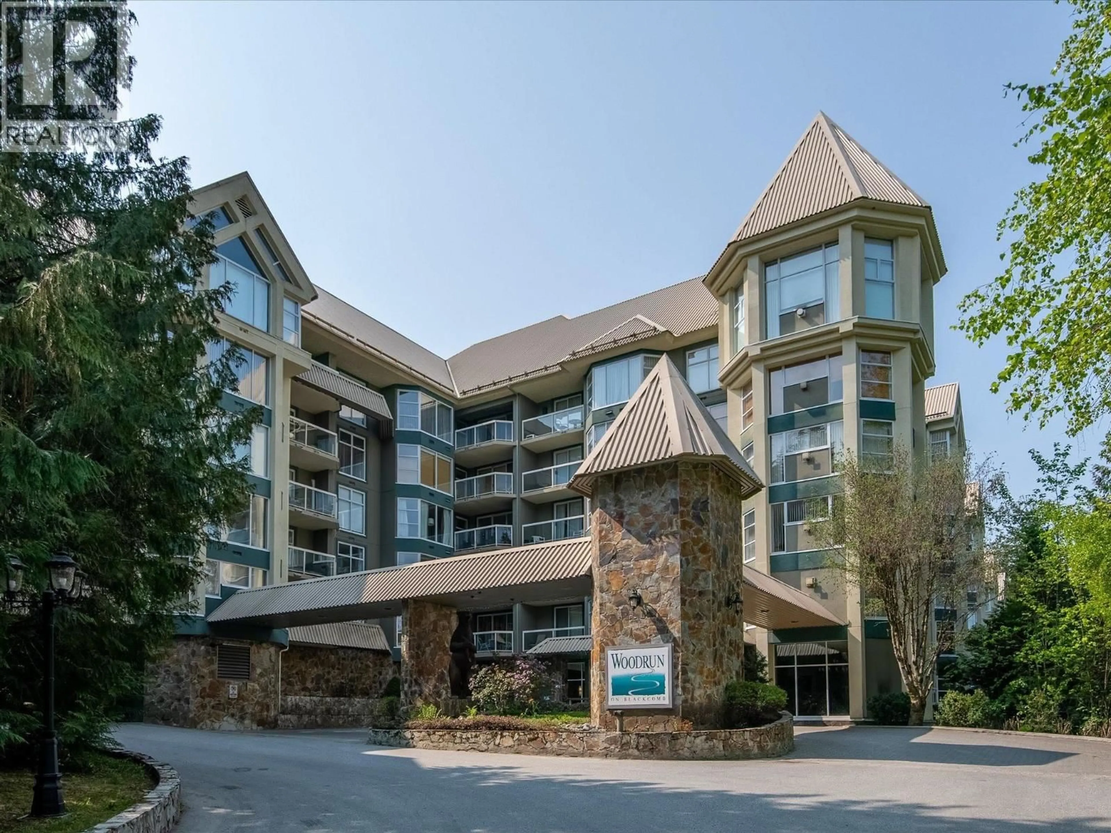 Indoor foyer for 415 - 4910 SPEARHEAD PLACE, Whistler British Columbia V0N1B4