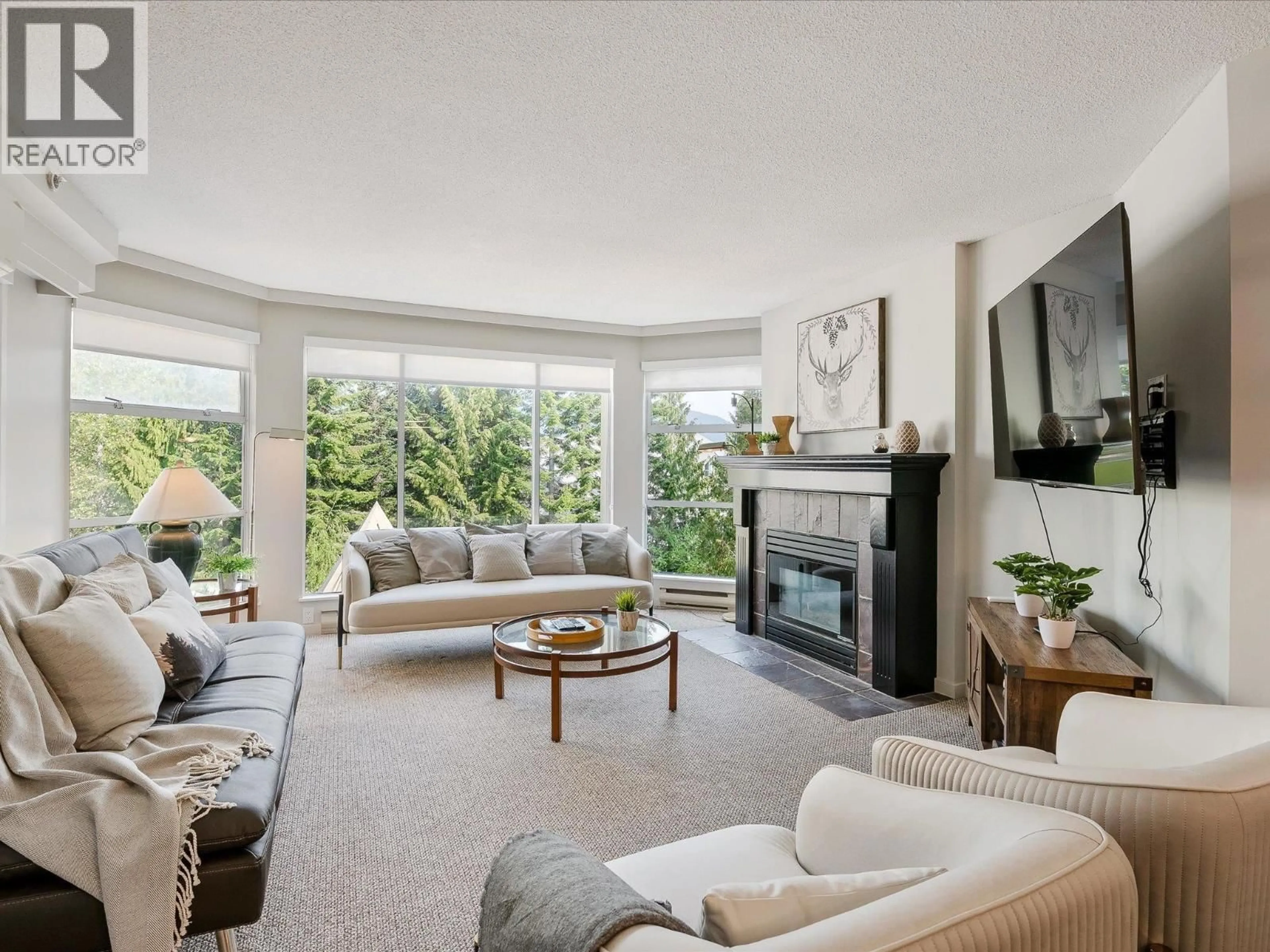 Living room with furniture, unknown for 415 - 4910 SPEARHEAD PLACE, Whistler British Columbia V0N1B4