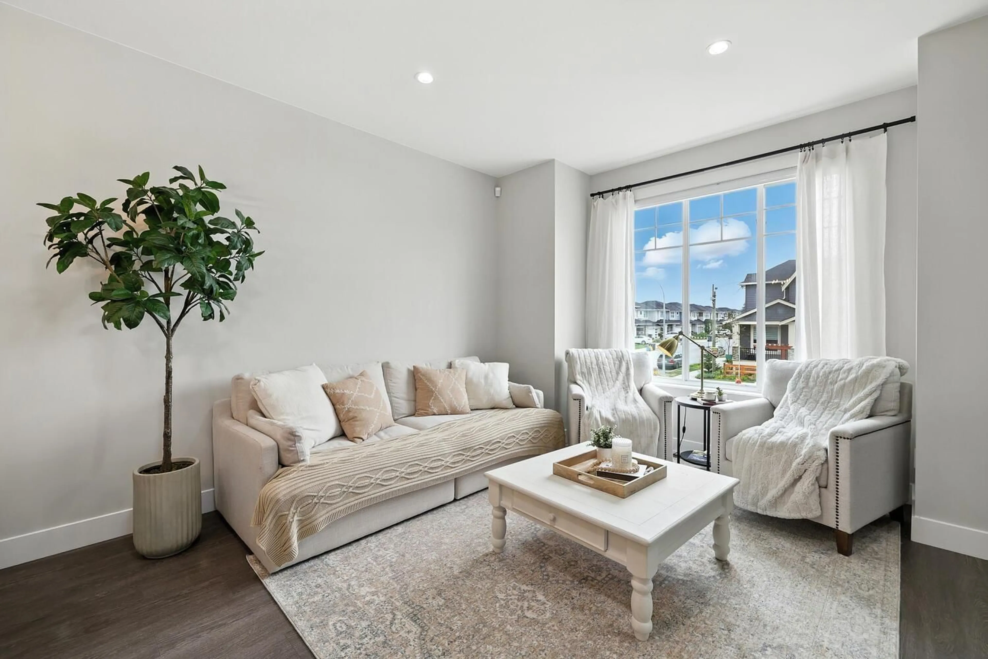 Living room with furniture, unknown for 40 - 19501 74 AVENUE, Surrey British Columbia V4N6V7