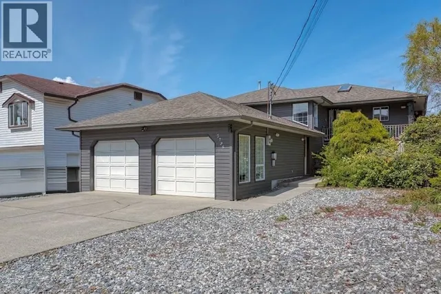 5796 TRAIL AVENUE, Sechelt