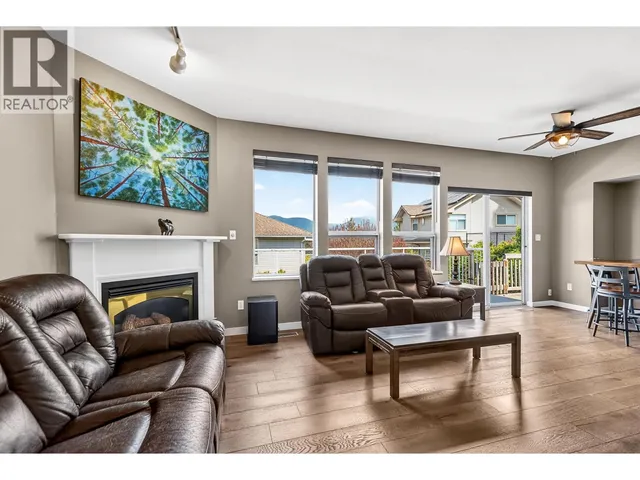5796 TRAIL AVENUE, Sechelt 4