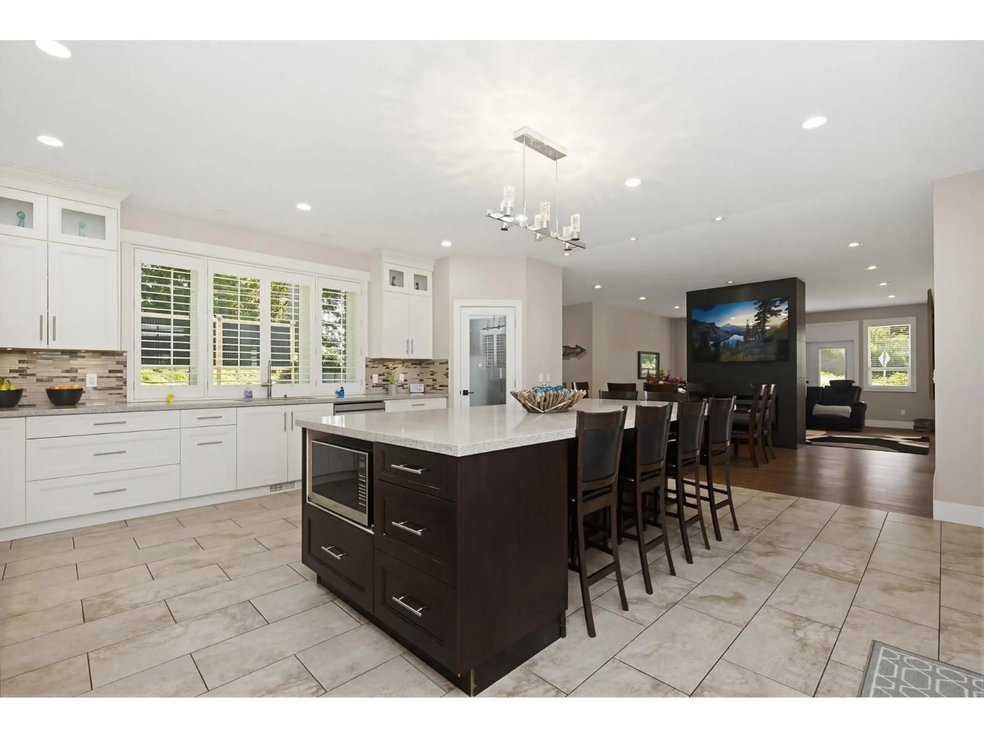 Open concept kitchen, ceramic/tile floor for 26393 64 AVENUE, Langley British Columbia V4W1M3