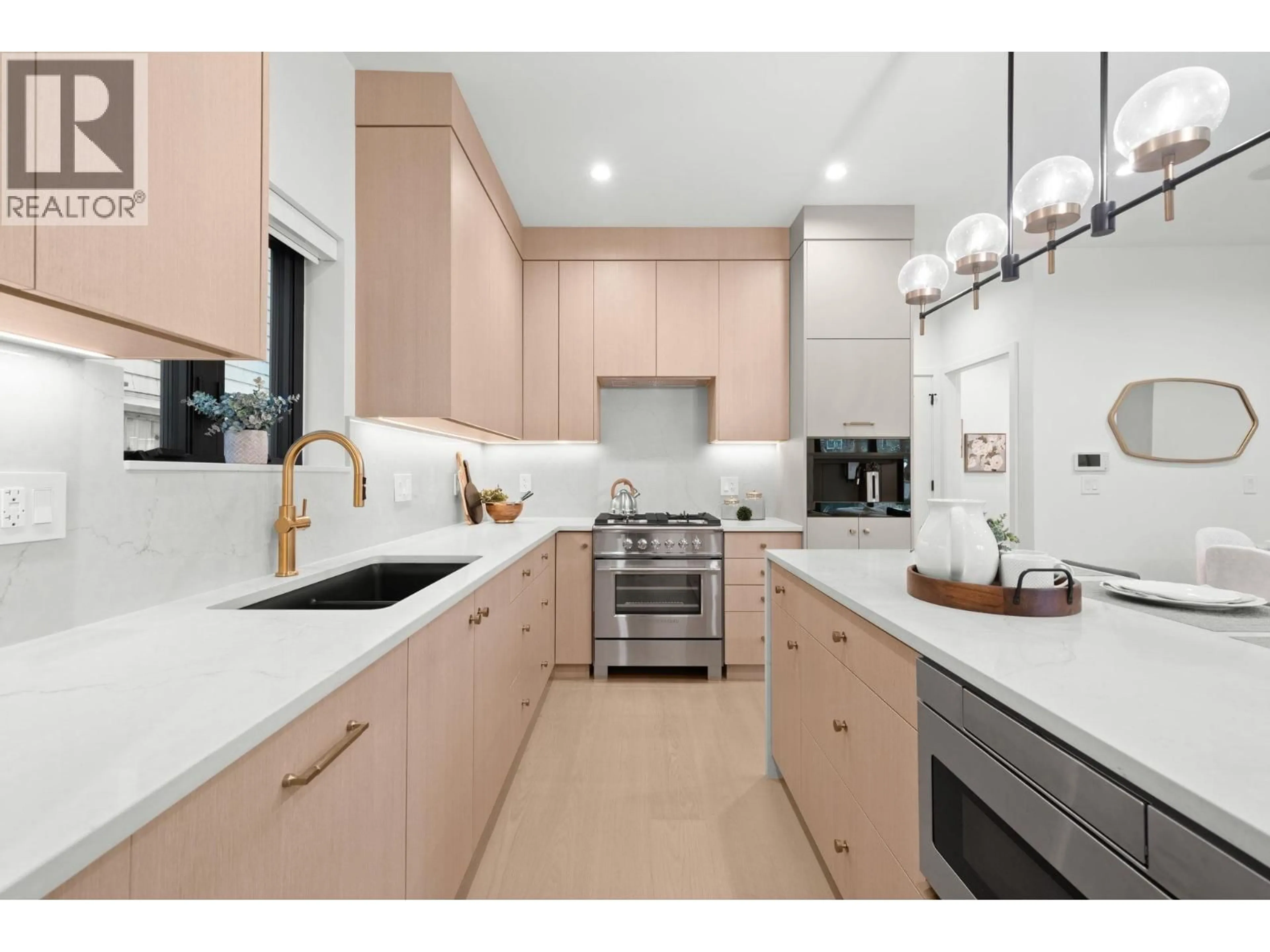 Contemporary kitchen, unknown for 1 - 2247 PARKER STREET, Vancouver British Columbia V5L2L8