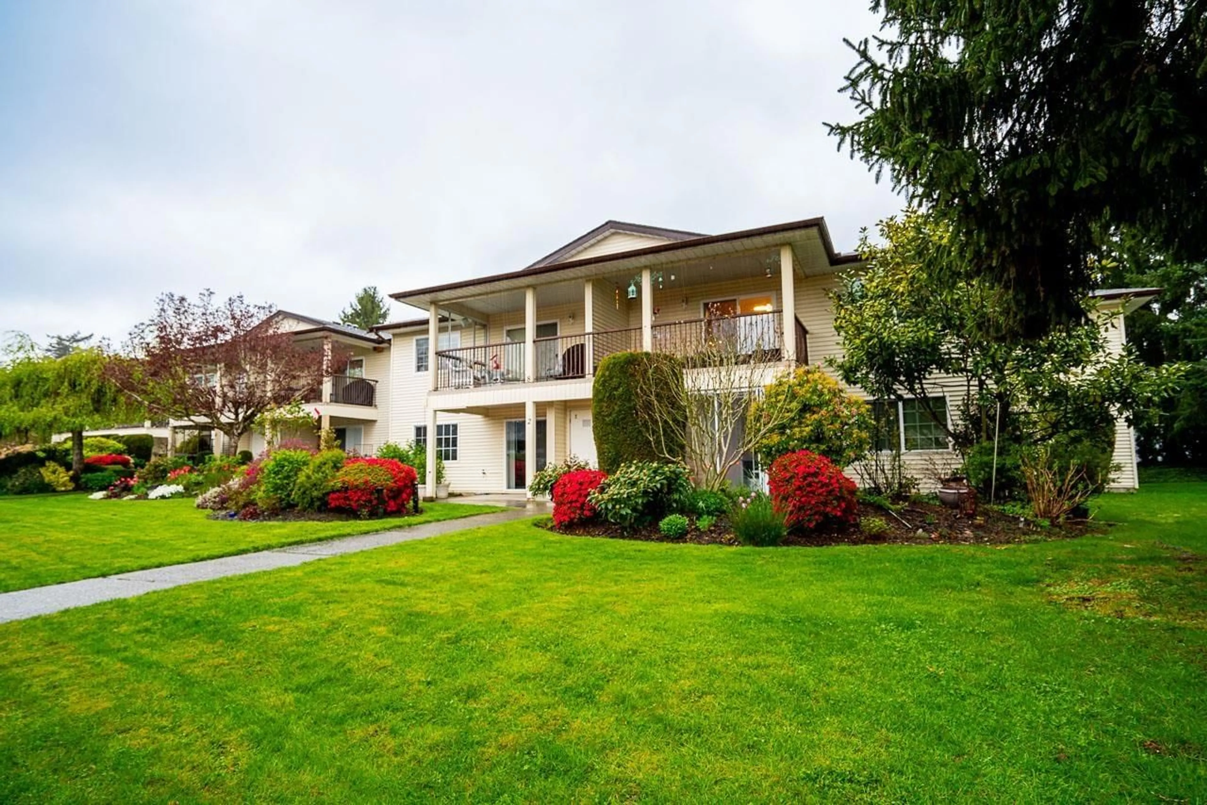 Home with vinyl exterior material, unknown for 2 - 6467 197TH STREET, Langley British Columbia V2Y1K7