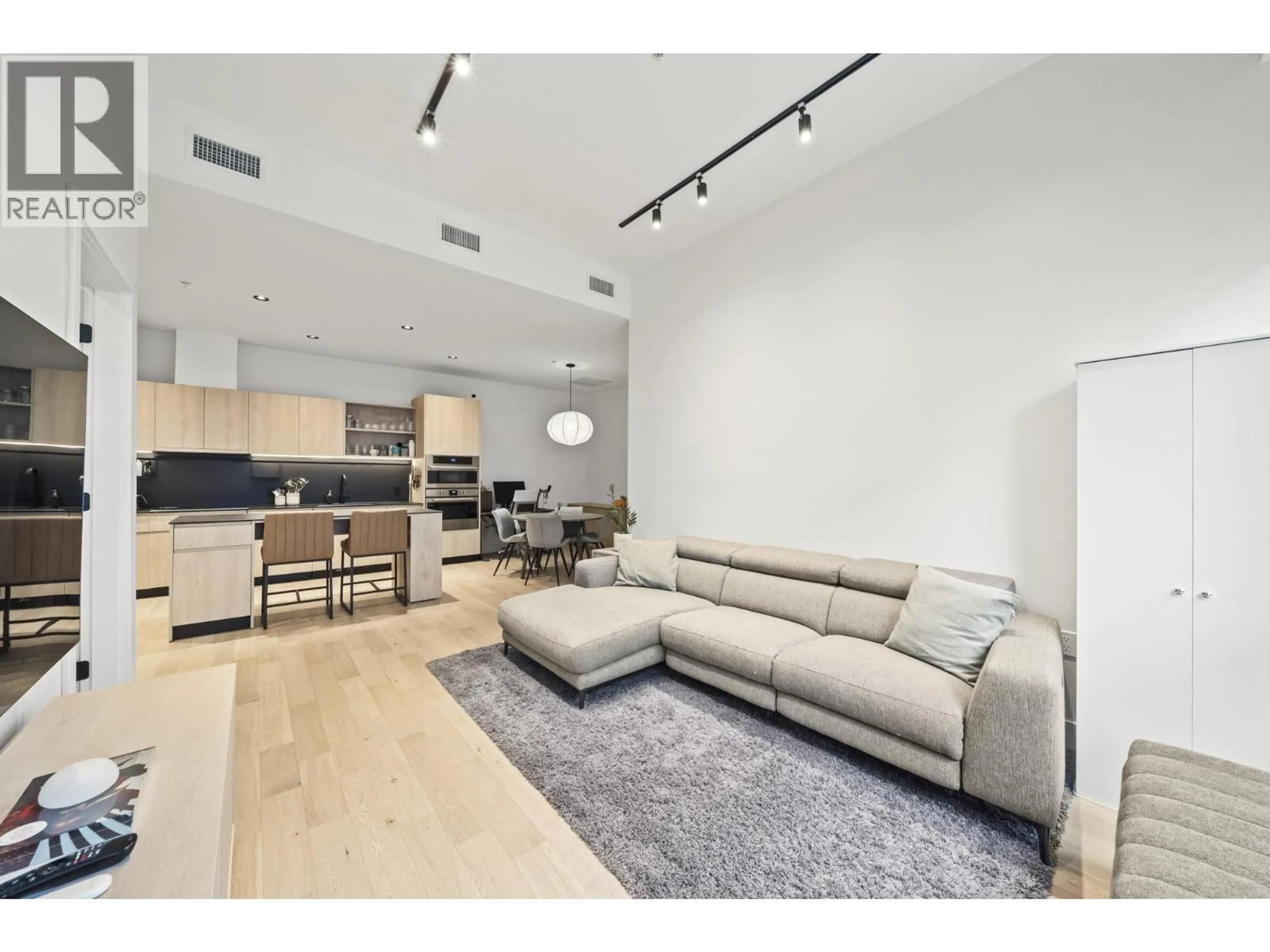 Living room with furniture, unknown for 3958 DUMFRIES STREET, Vancouver British Columbia V5N0J1