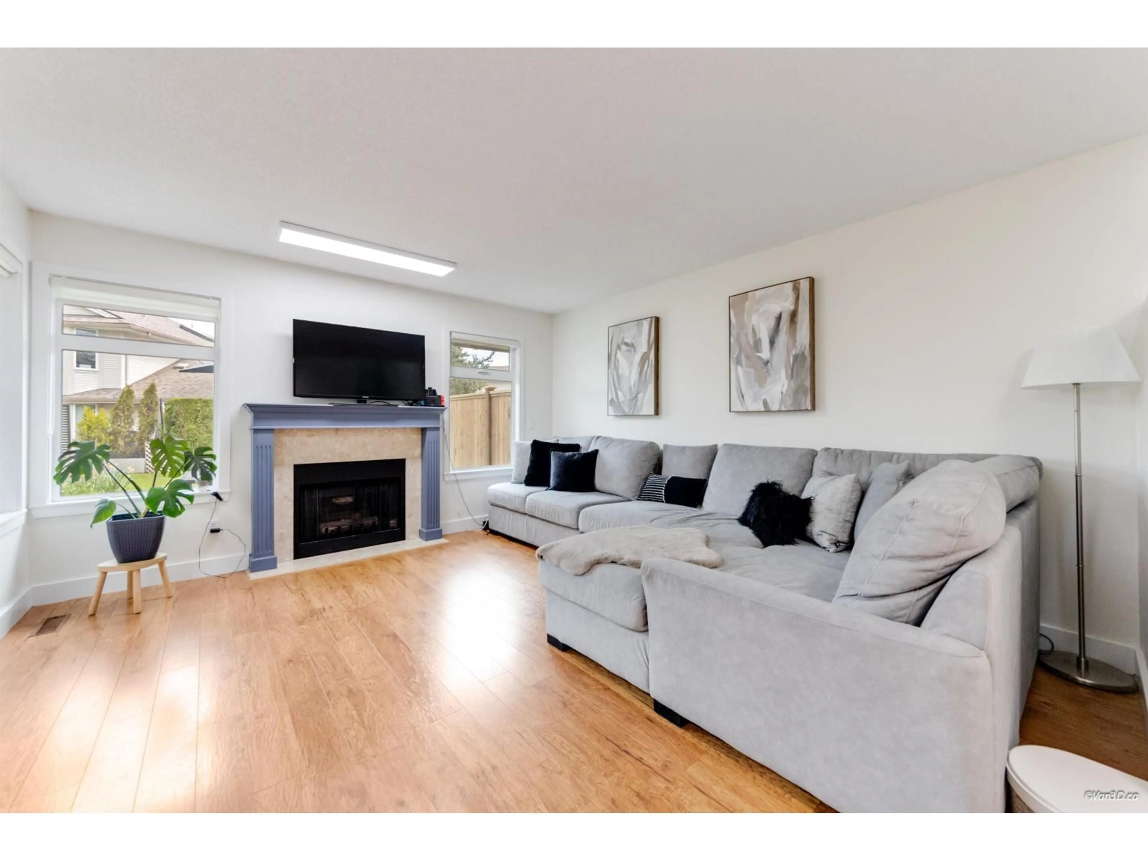 Living room with furniture, wood/laminate floor for 65 - 9045 WALNUT GROVE DRIVE, Langley British Columbia V1M2E1