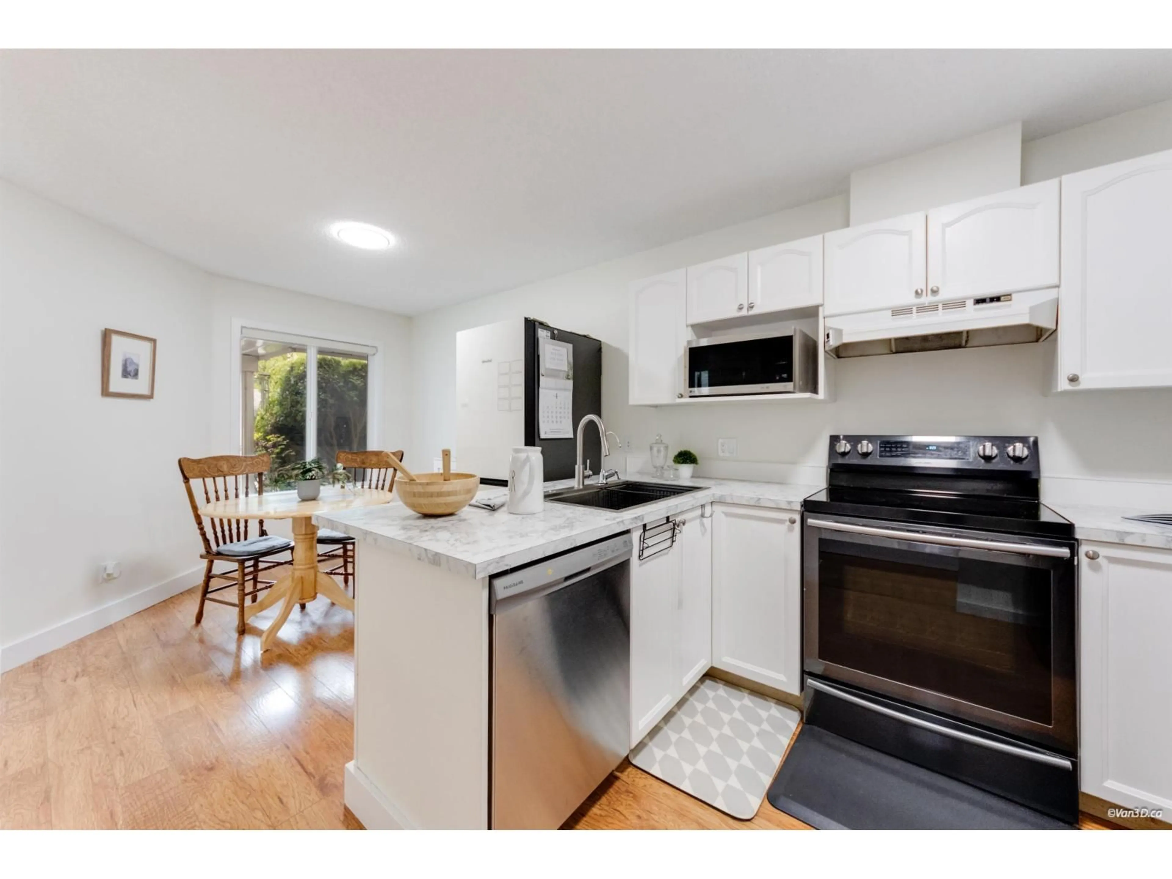 Standard kitchen, unknown for 65 - 9045 WALNUT GROVE DRIVE, Langley British Columbia V1M2E1
