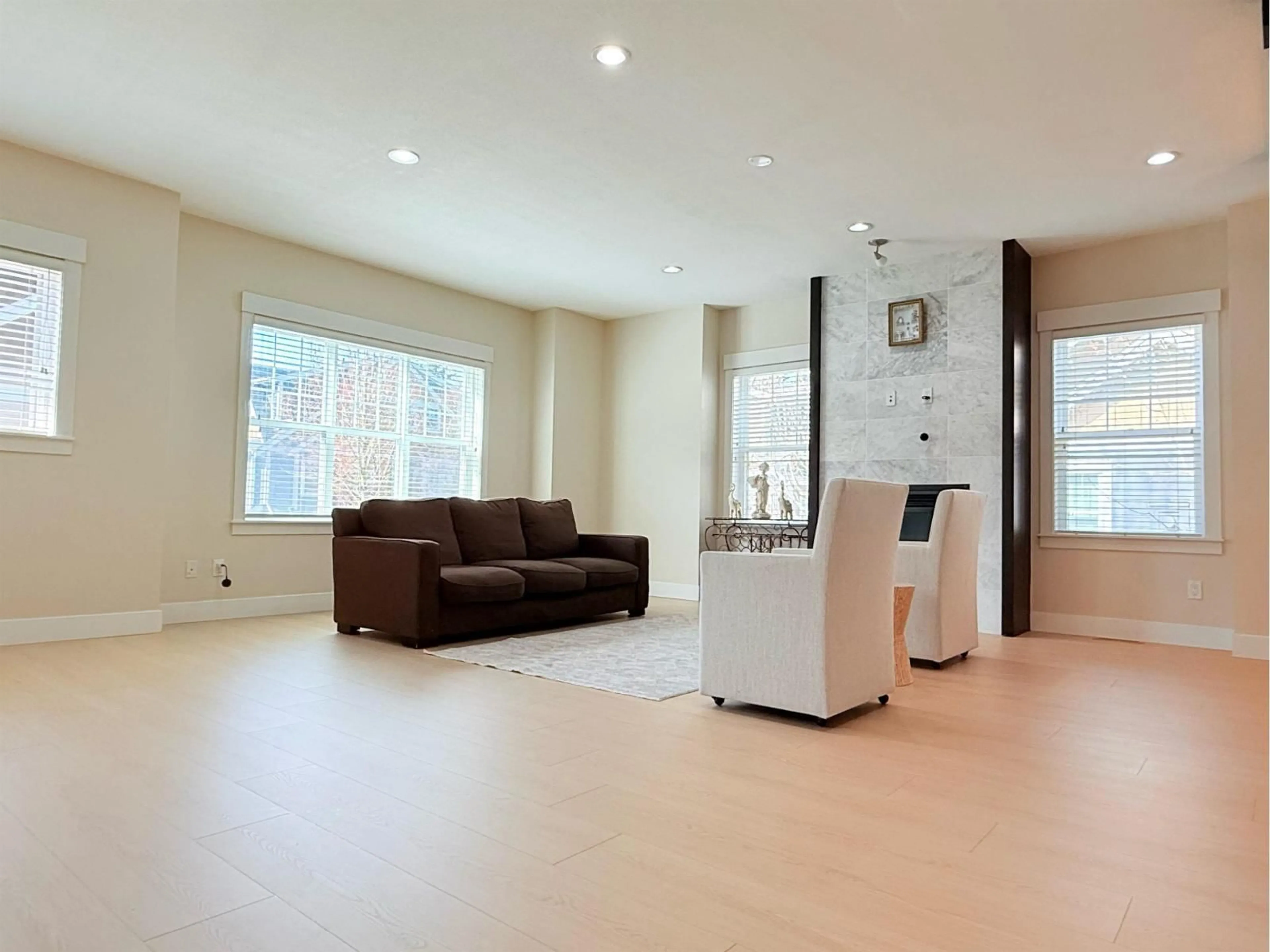 Living room with furniture, unknown for 21 - 15988 32 AVENUE, Surrey British Columbia V3Z2J4