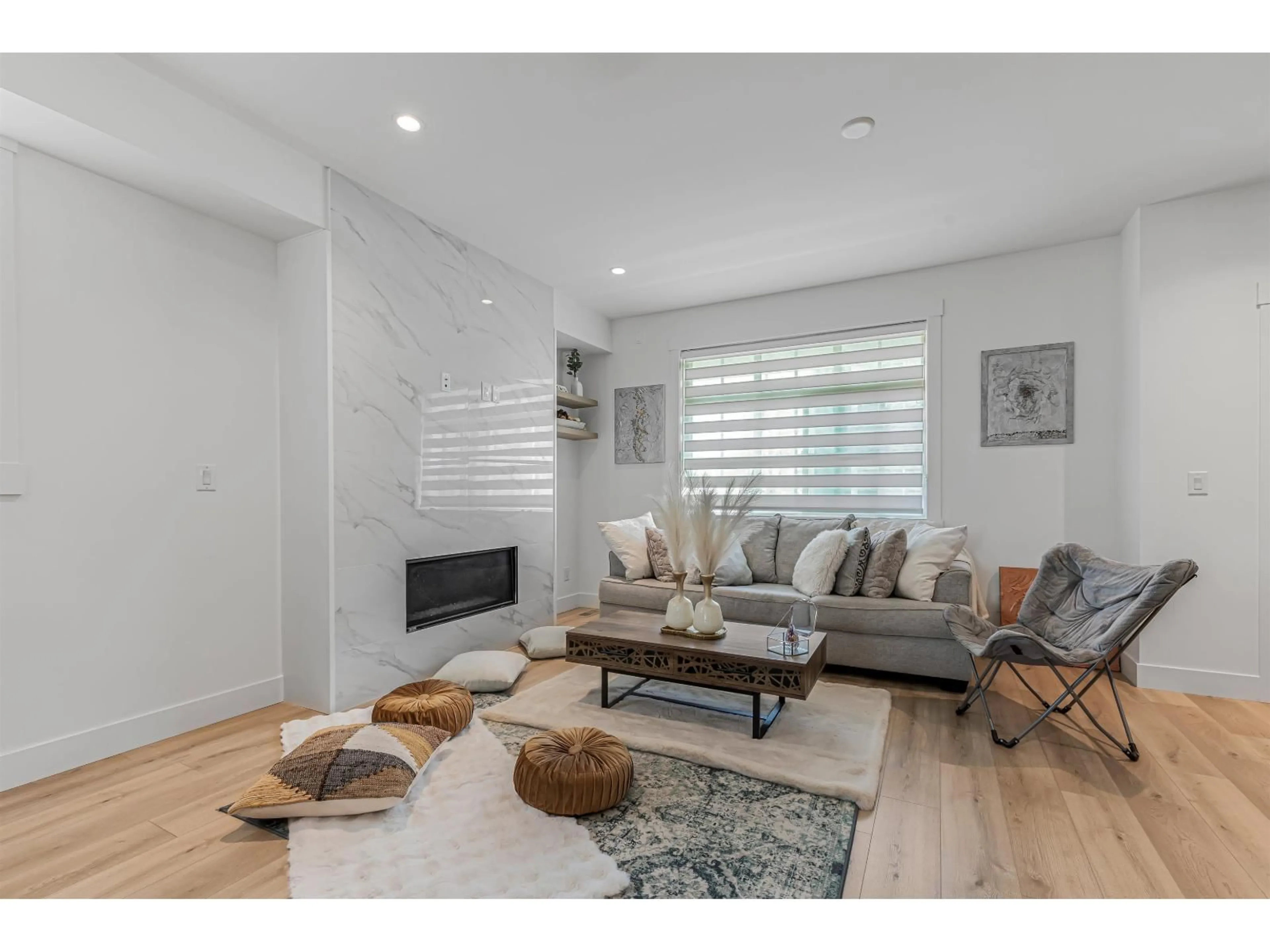 Living room with furniture, unknown for 16 - 9762 182A STREET, Surrey British Columbia V4N6W5