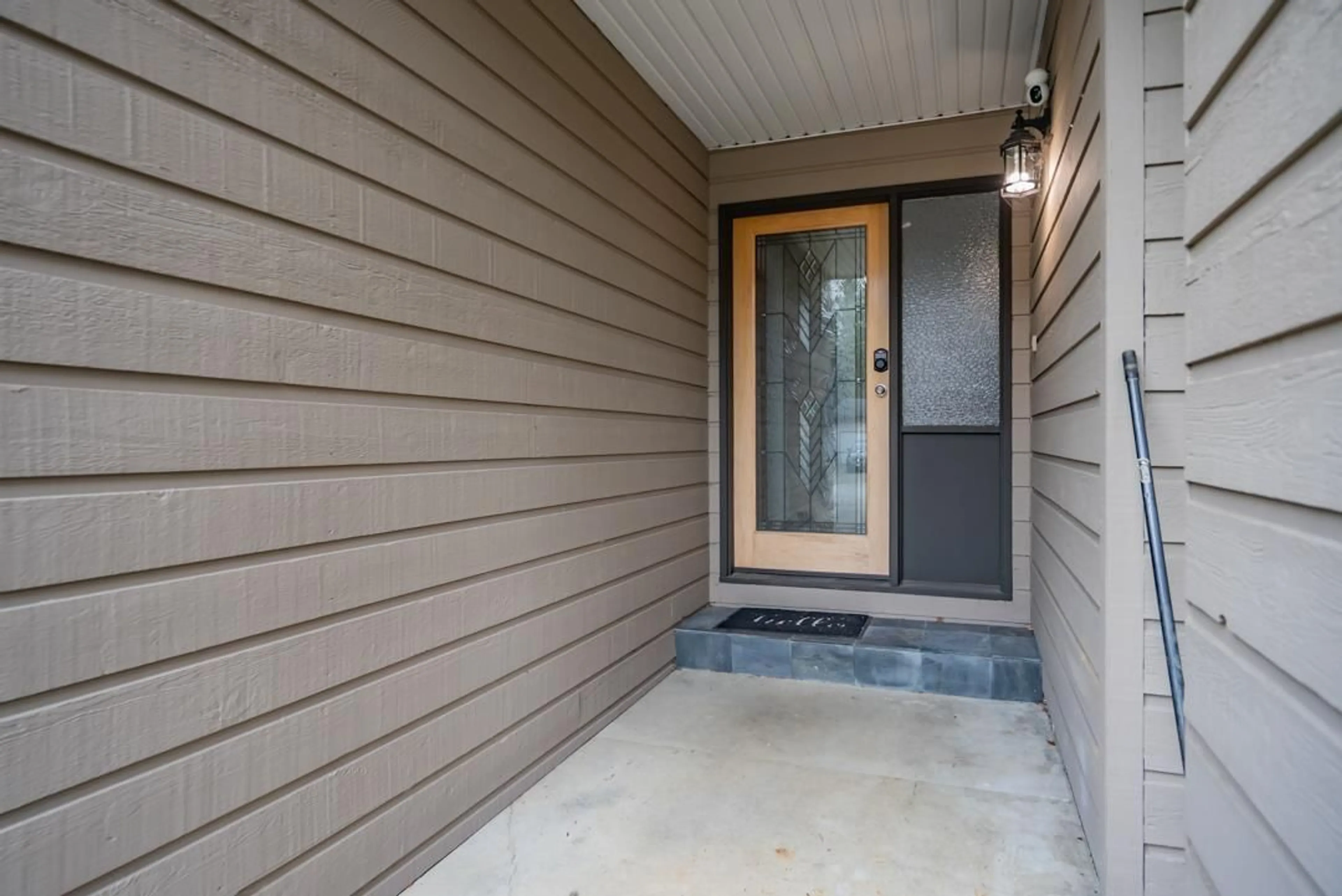 Indoor entryway for 34899 GLENN MOUNTAIN DRIVE, Abbotsford British Columbia V3G1C2