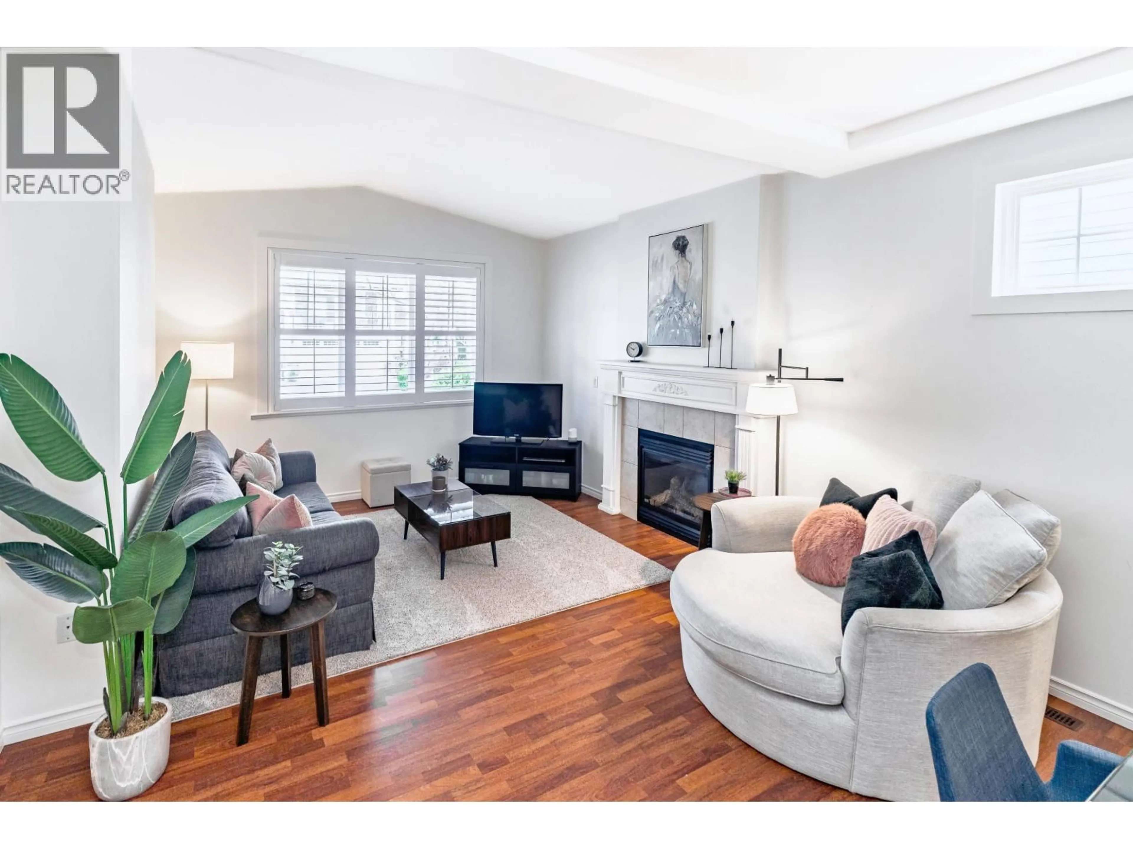 Living room with furniture, wood/laminate floor for 23346 133 AVENUE, Maple Ridge British Columbia V4R2W6
