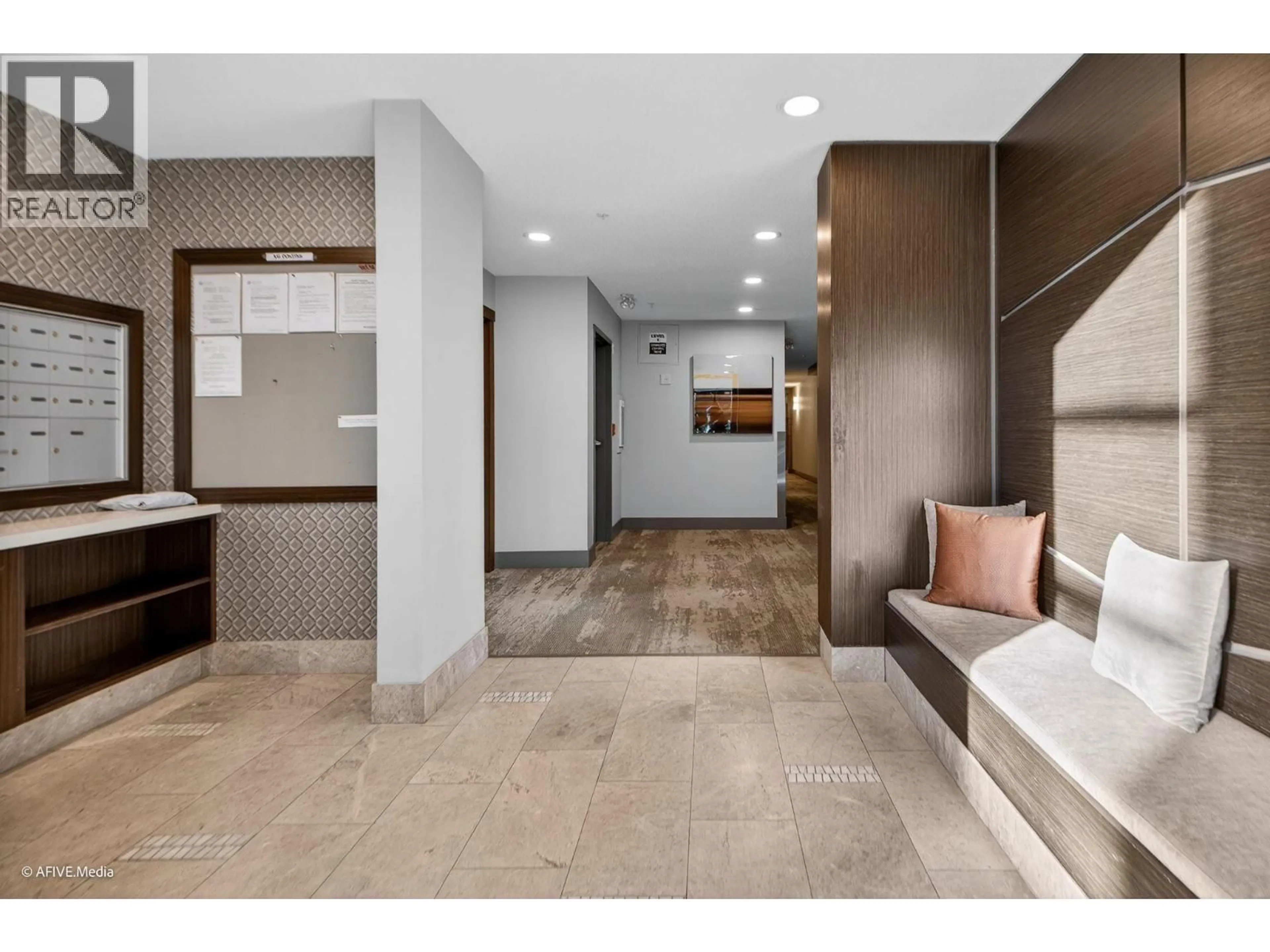 Indoor foyer for 308 - 1151 WINDSOR MEWS, Coquitlam British Columbia V3B0M9