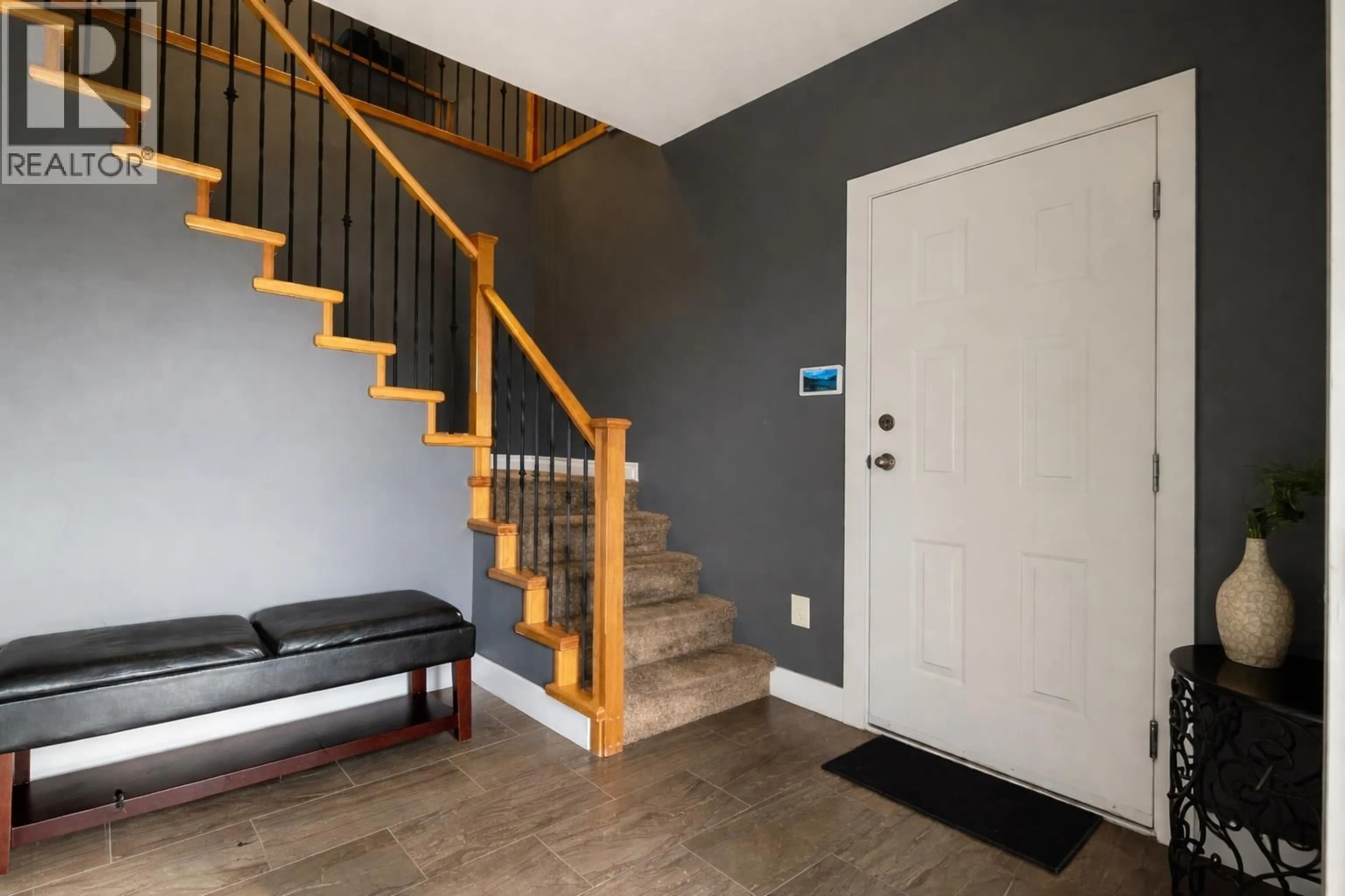 Indoor entryway for 12000 189B STREET, Pitt Meadows British Columbia V3Y1X1