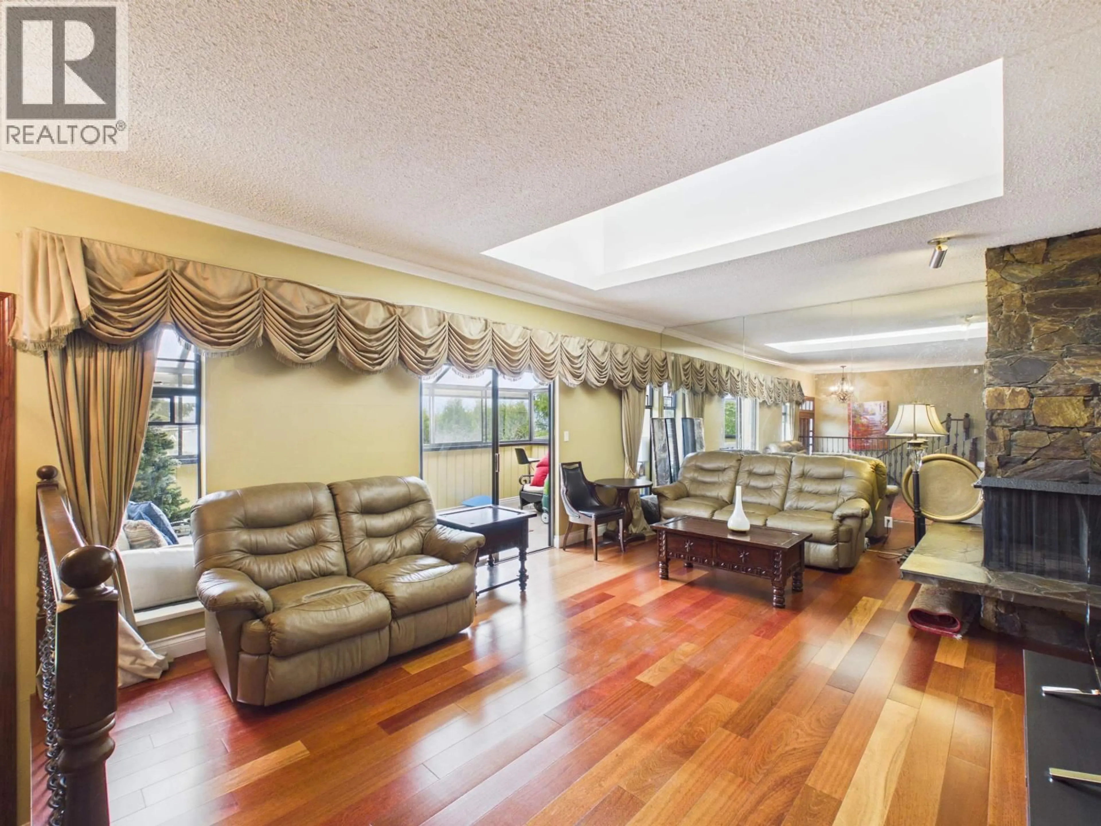 Living room with furniture, unknown for 7730 STANLEY STREET, Burnaby British Columbia V5E1V8