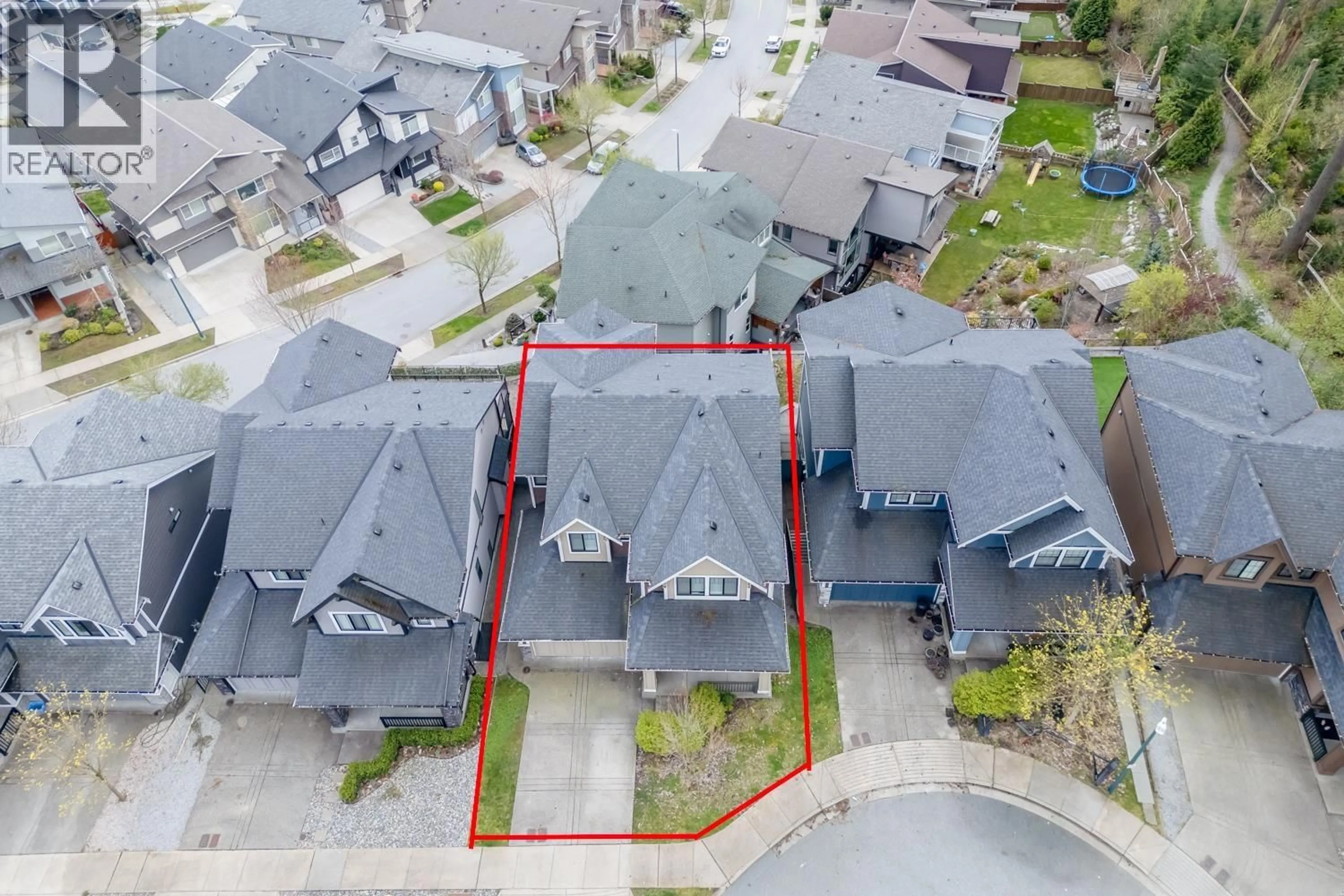 A pic from outside/outdoor area/front of a property/back of a property/a pic from drone, street for 3534 TRESTLE COURT, Coquitlam British Columbia V3E0L5