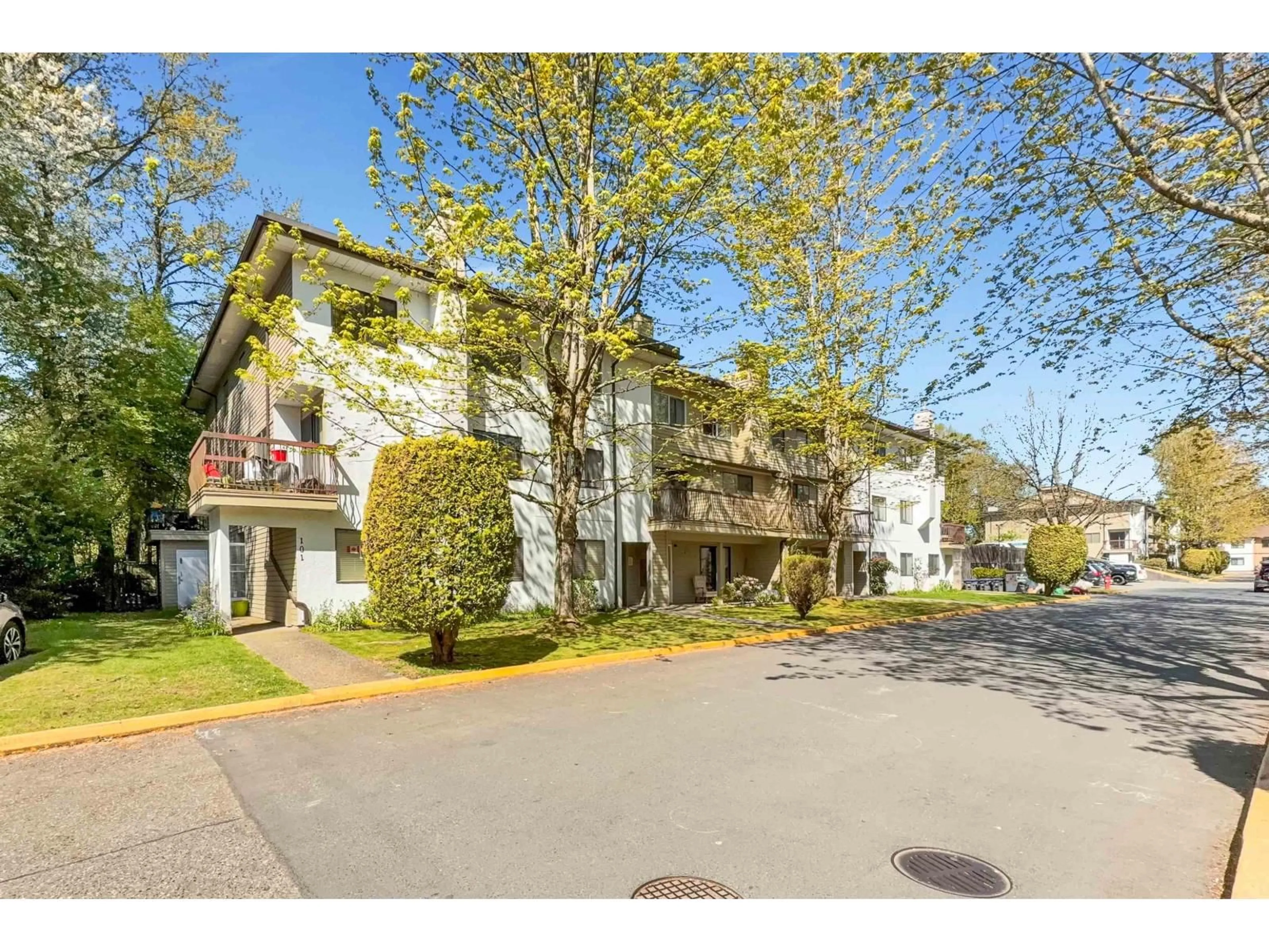 A pic from outside/outdoor area/front of a property/back of a property/a pic from drone, street for 204 - 7119 133 STREET, Surrey British Columbia V3W7Z6