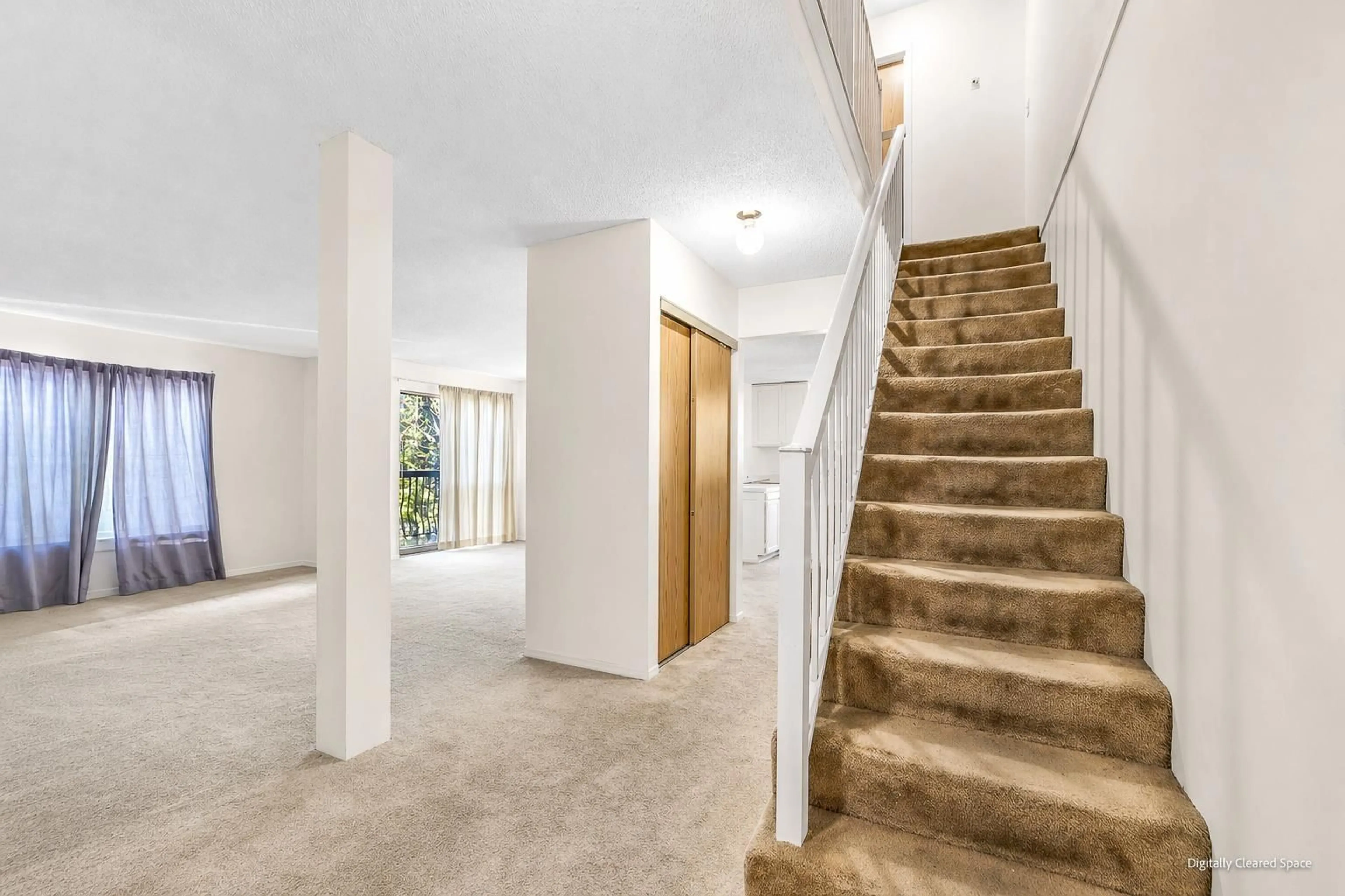 Indoor foyer for 204 - 7119 133 STREET, Surrey British Columbia V3W7Z6