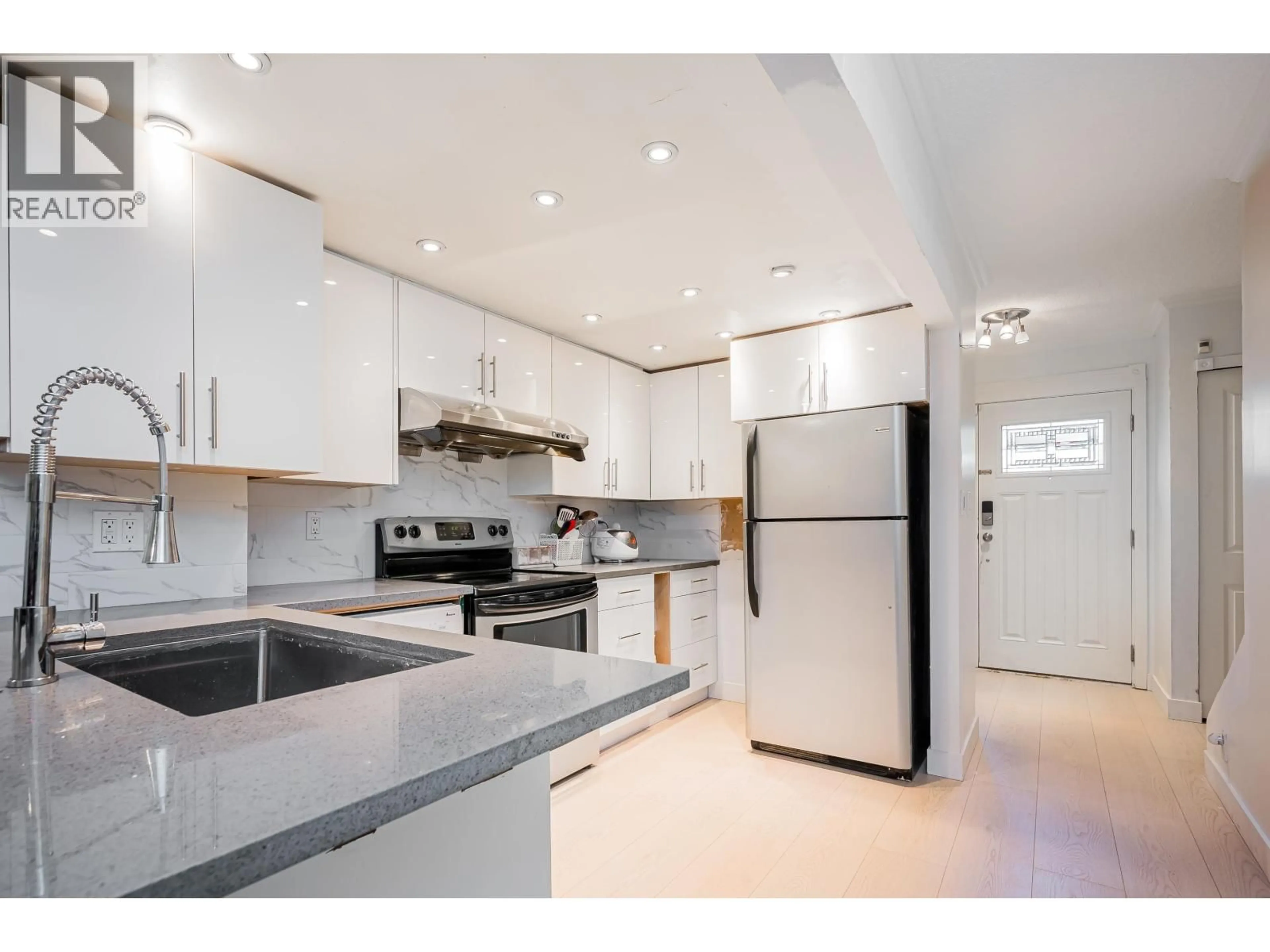Open concept kitchen, unknown for 4814 FERNGLEN DRIVE, Burnaby British Columbia V5G3V7
