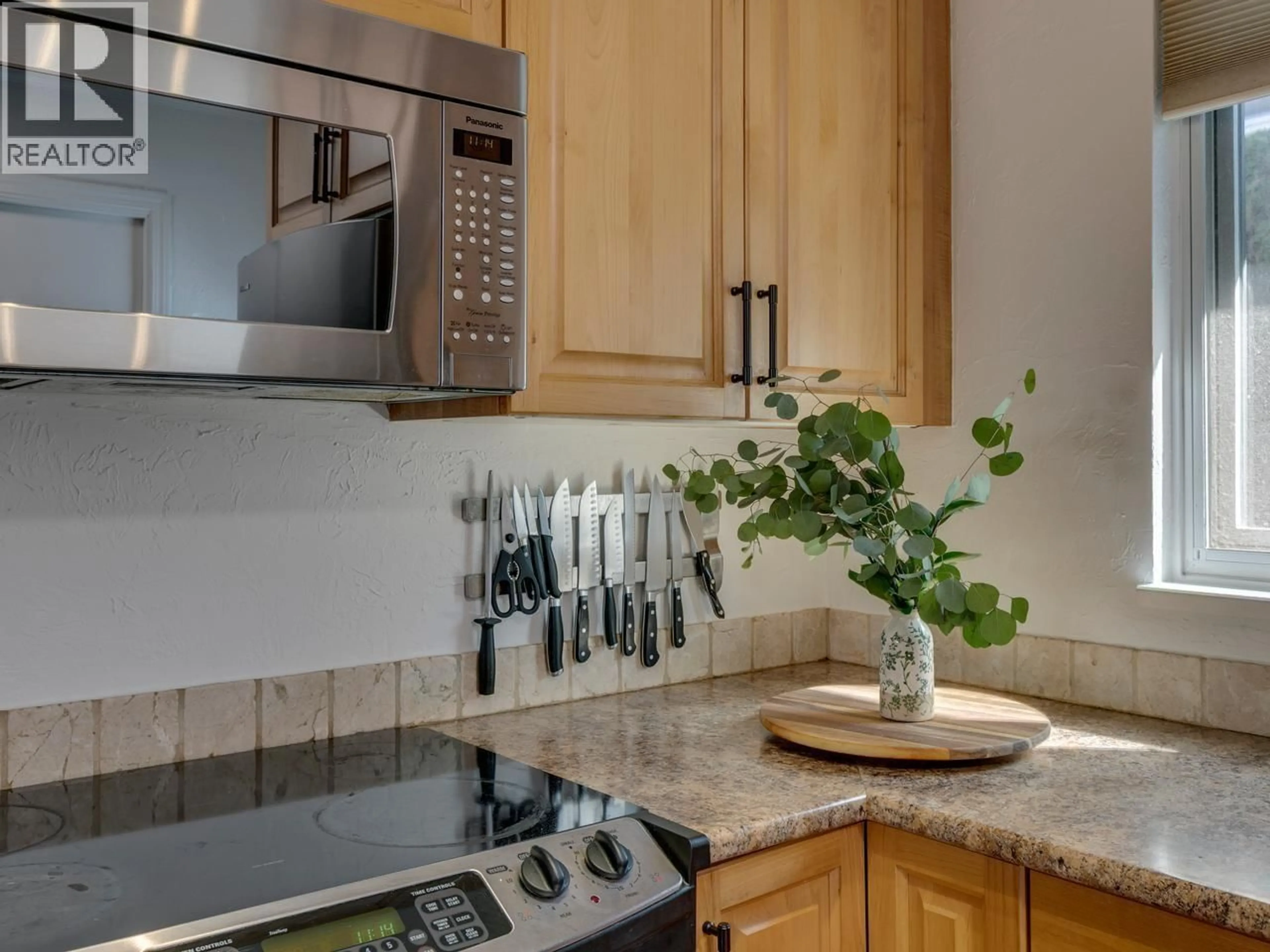 Unknown for 160 12TH STREET, North Vancouver British Columbia V7M1N3