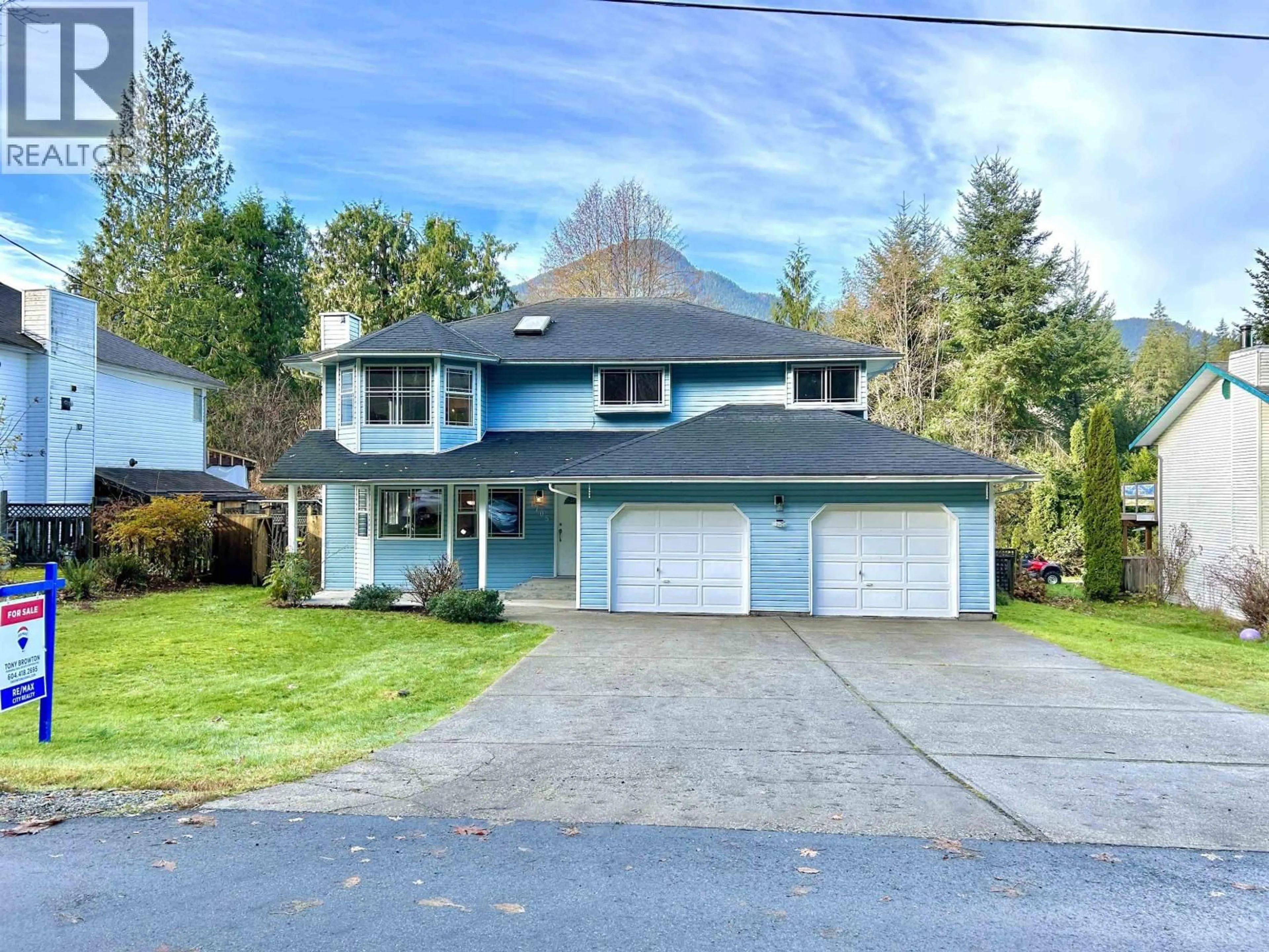 Home with vinyl exterior material, street for 1705 YMCA ROAD, Langdale British Columbia V0N1V6