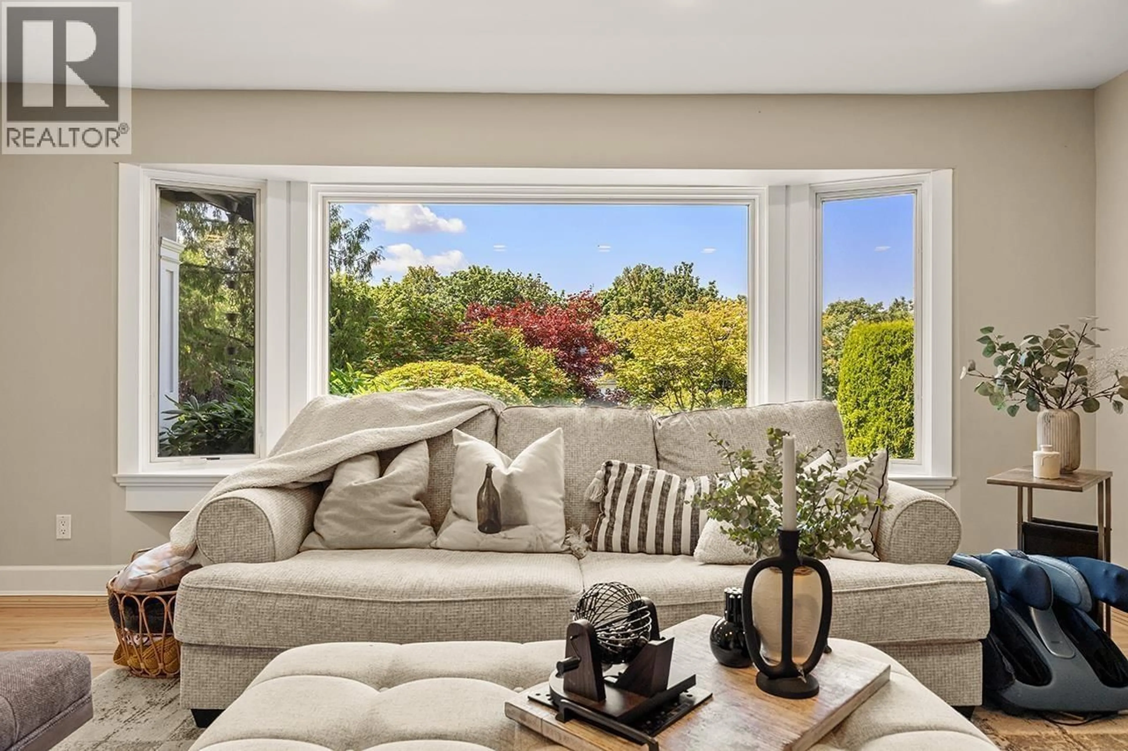 Living room with furniture, unknown for 7488 WHELEN COURT, Burnaby British Columbia V5E1X3