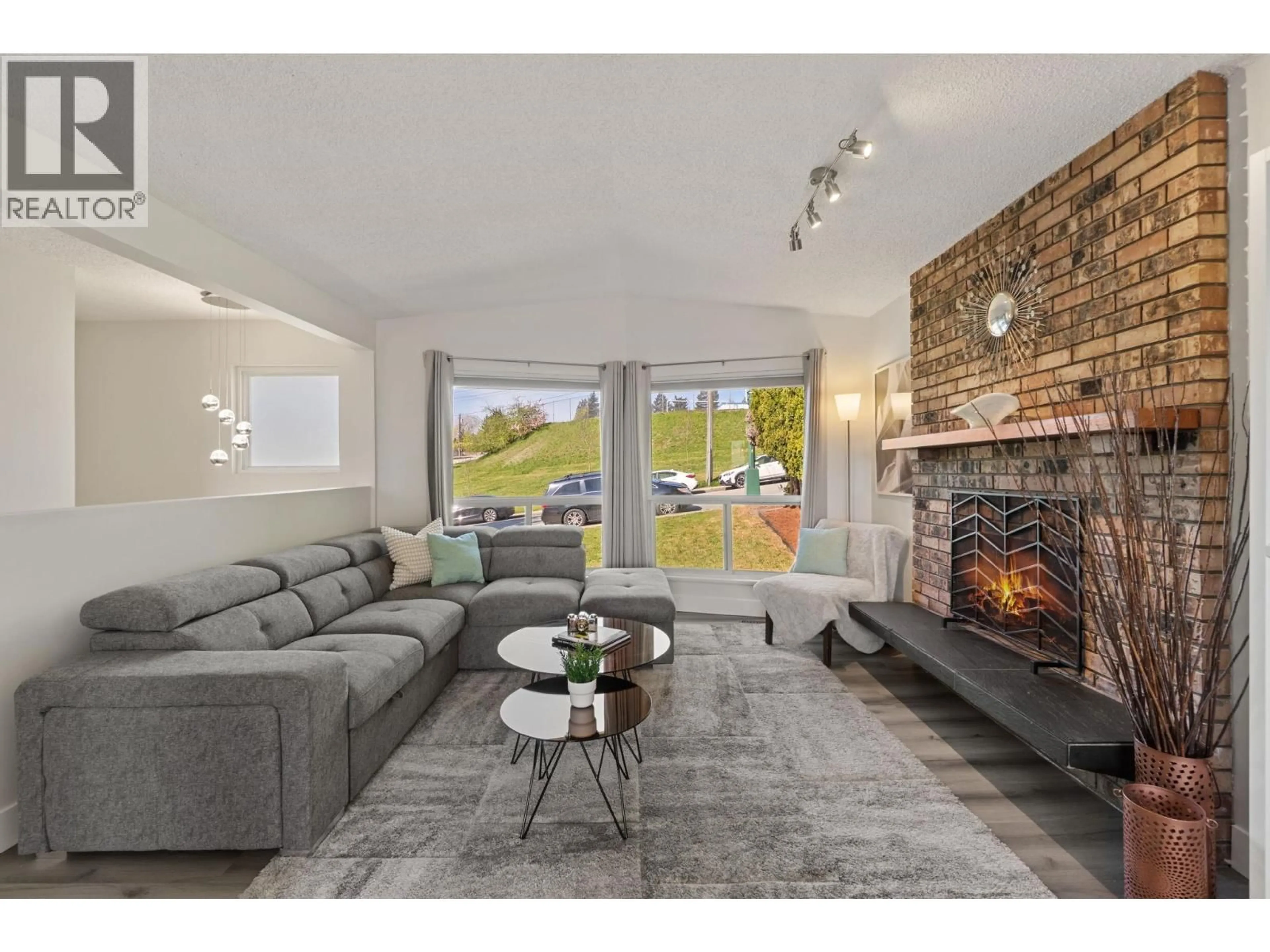 Living room with furniture, unknown for 149 MUNDY STREET, Coquitlam British Columbia V3K6E5