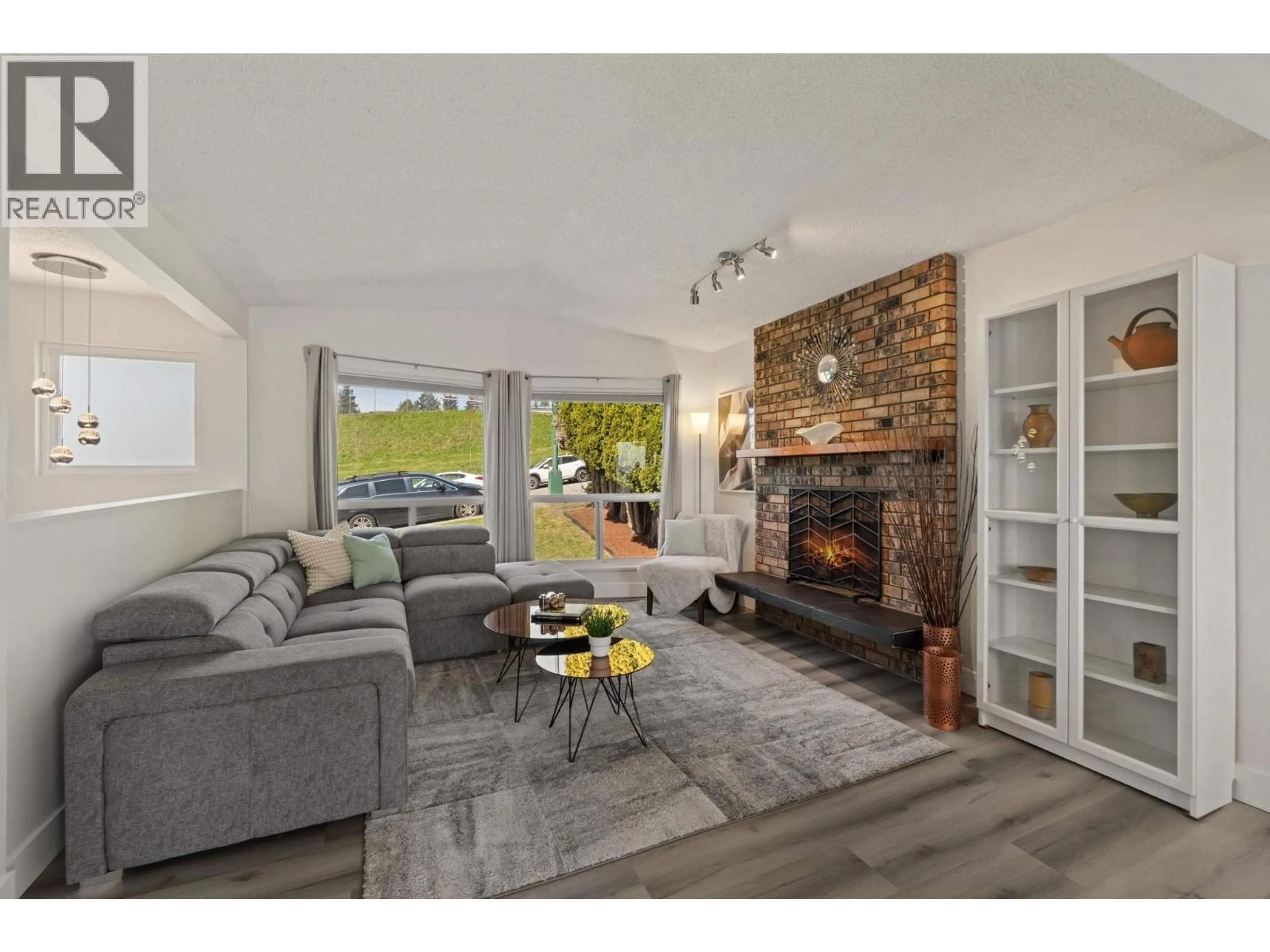 Living room with furniture, unknown for 149 MUNDY STREET, Coquitlam British Columbia V3K6E5