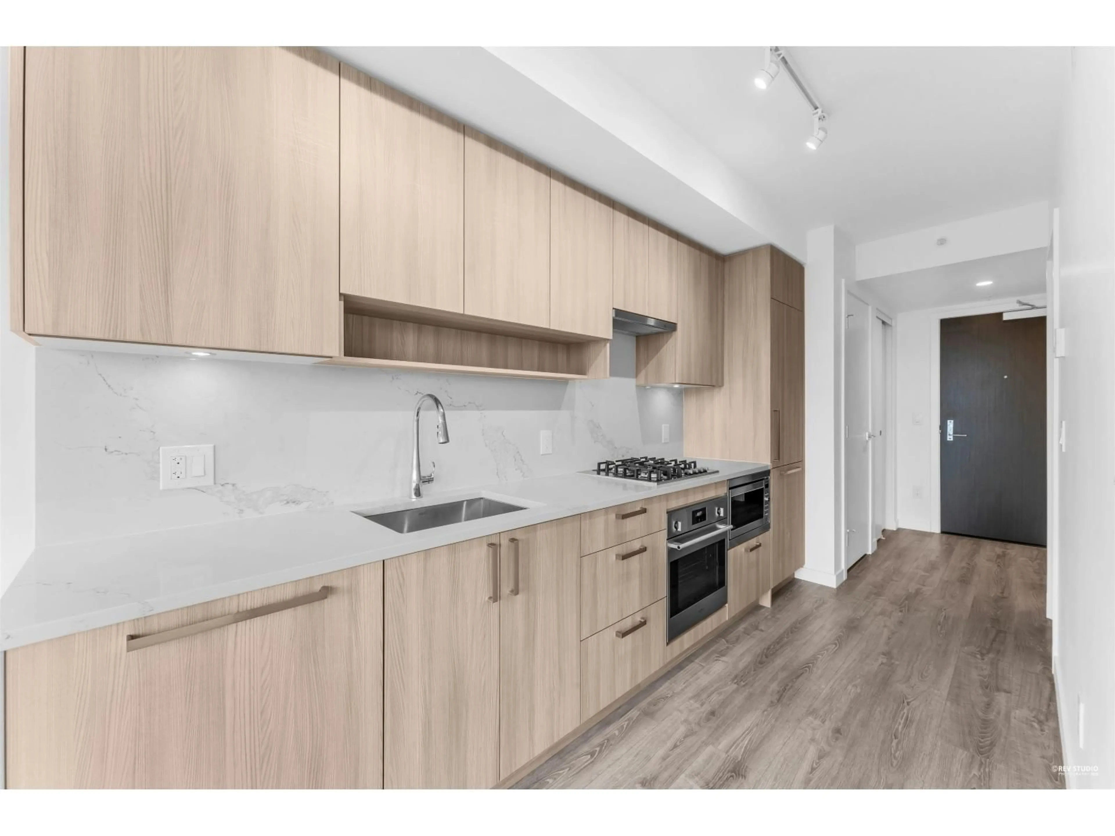 Standard kitchen, wood/laminate floor for 507 - 13350 CENTRAL AVENUE, Surrey British Columbia V3T0S1