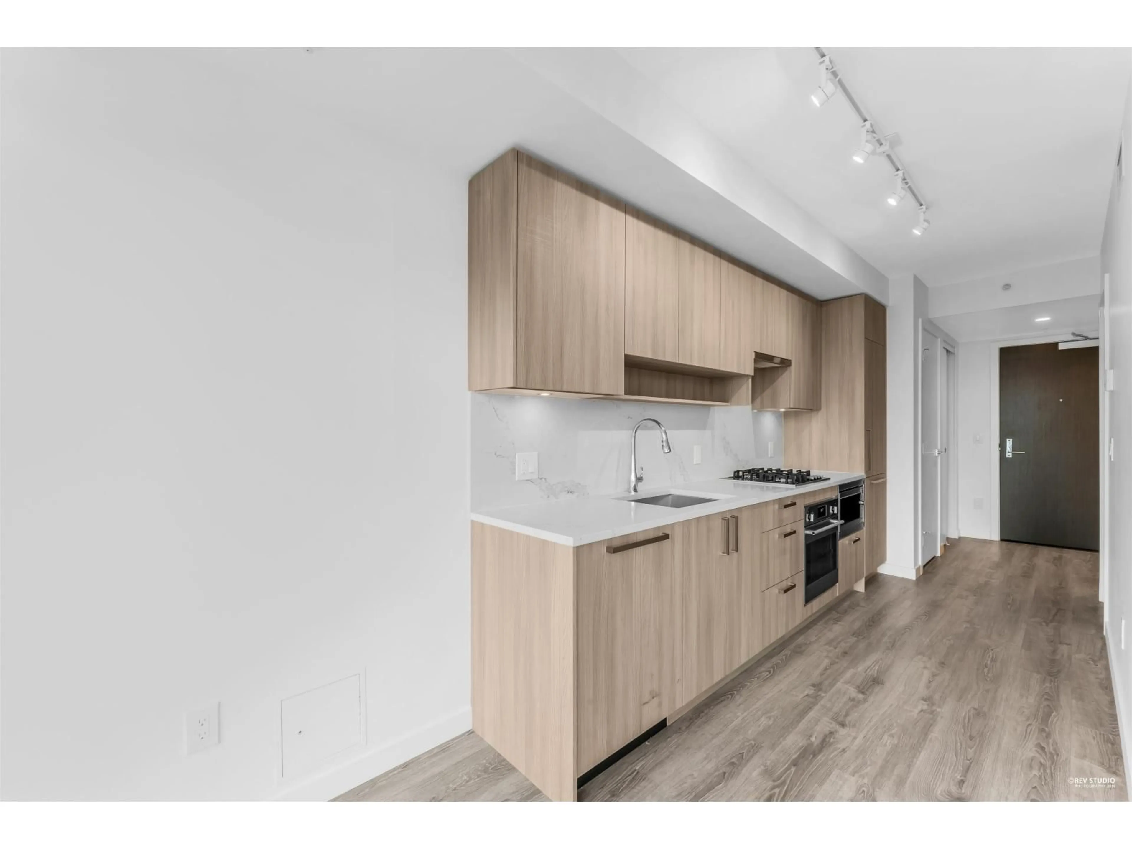 Standard kitchen, wood/laminate floor for 507 - 13350 CENTRAL AVENUE, Surrey British Columbia V3T0S1