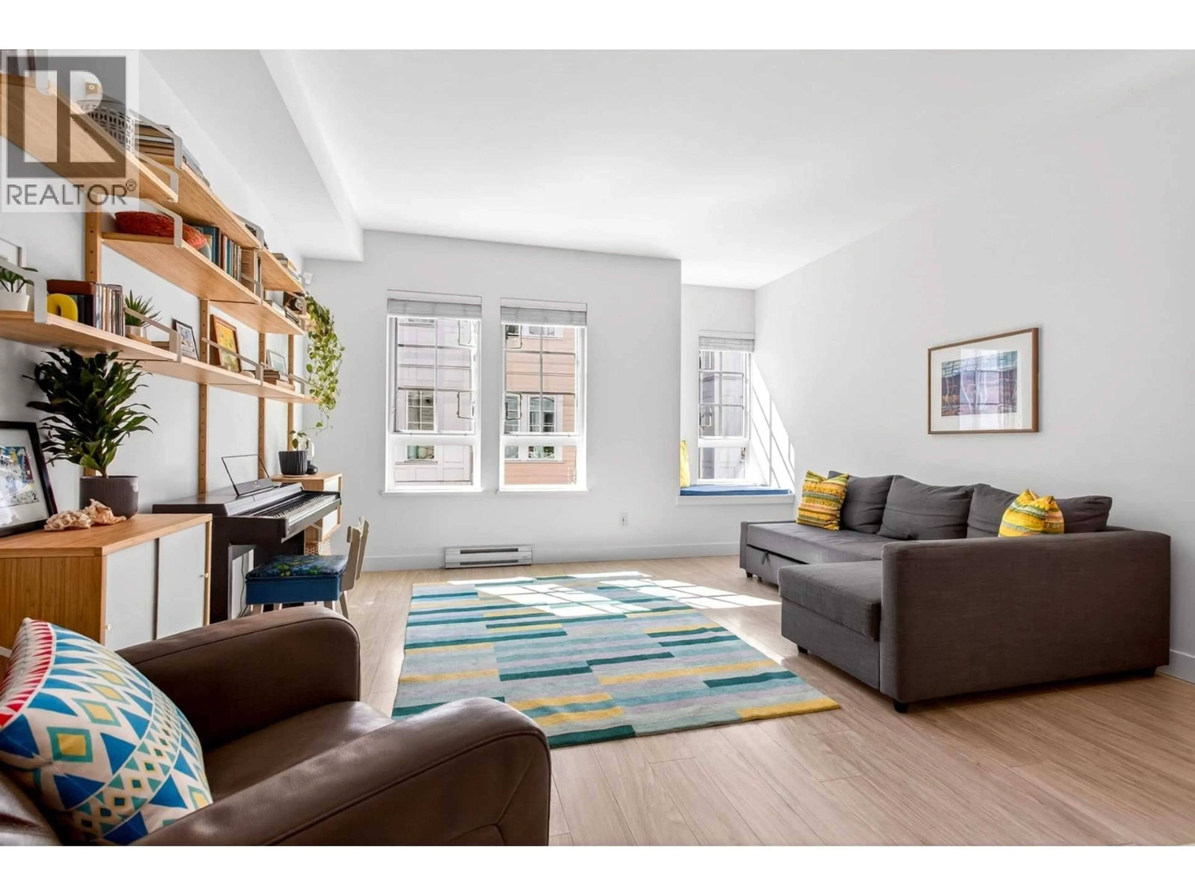 Living room with furniture, unknown for 2137 SPRING STREET, Port Moody British Columbia V3H0J5