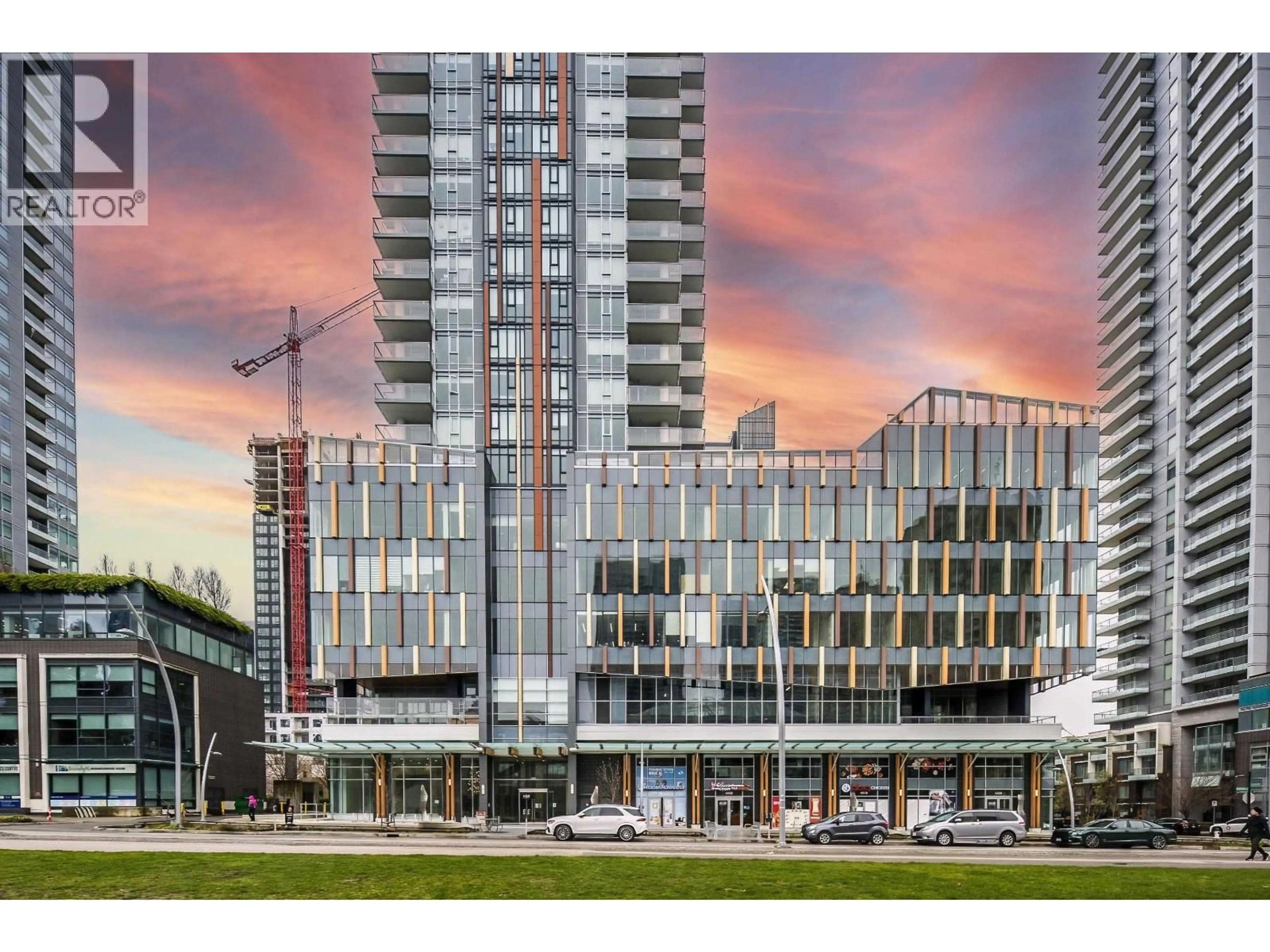 Indoor foyer for 702 - 4458 BERESFORD STREET, Burnaby British Columbia V5H0J1