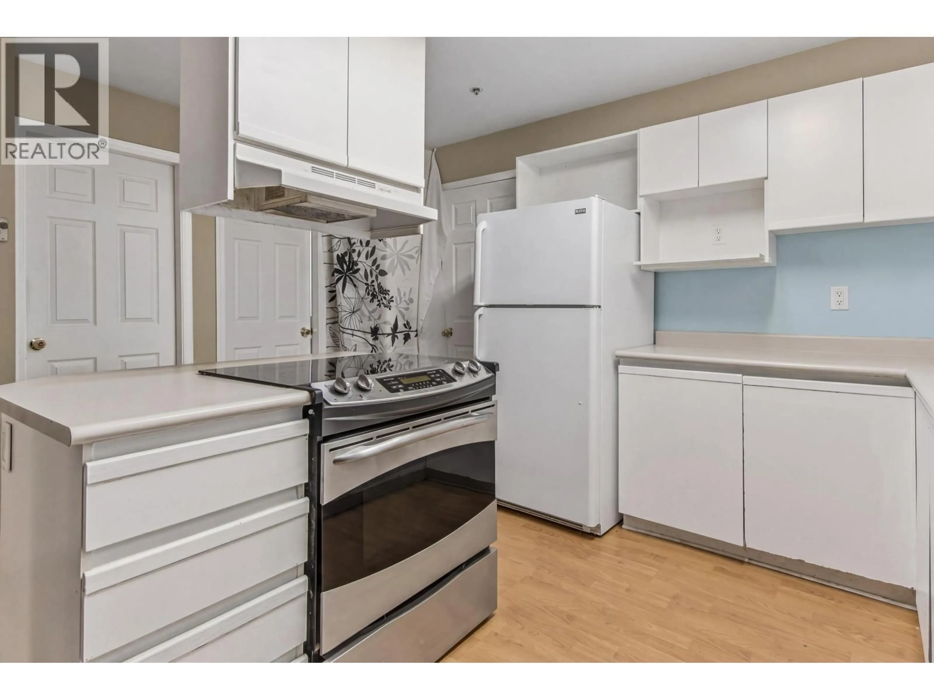 Standard kitchen, unknown for E105 - 40180 WILLOW CRESCENT, Squamish British Columbia V8B0M3