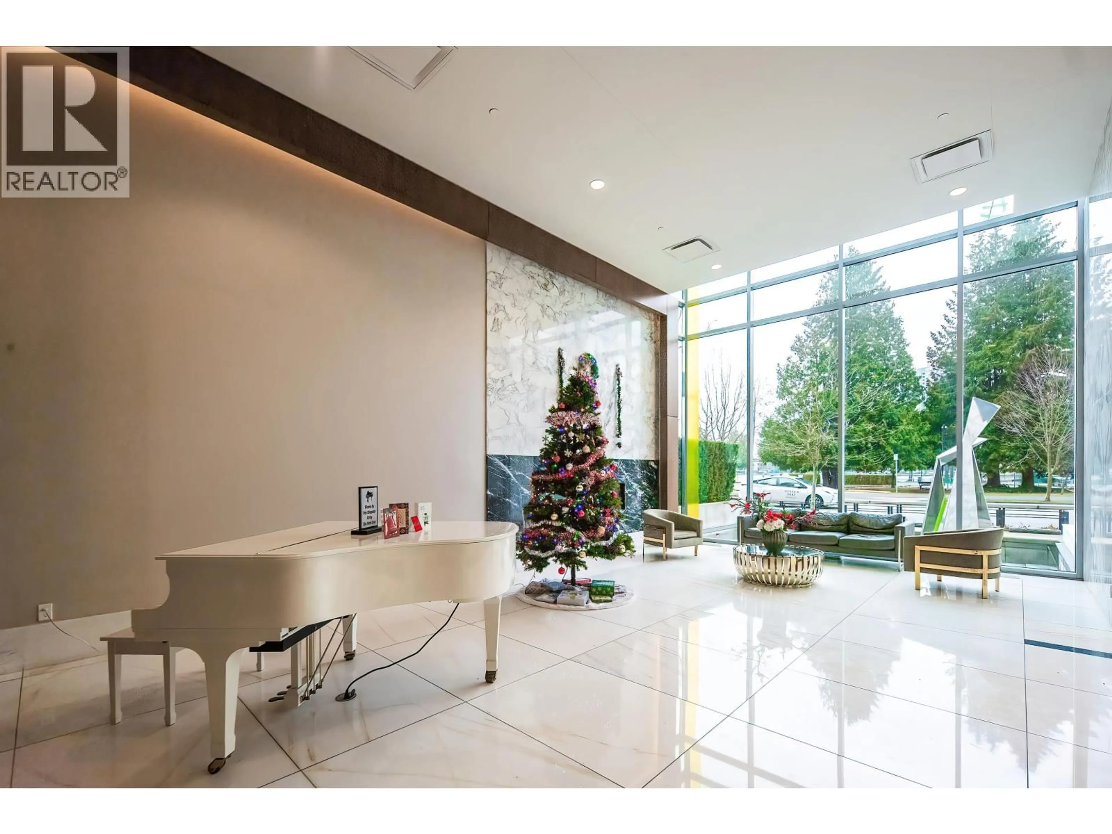 Indoor foyer for 6590 NELSON AVENUE, Burnaby British Columbia V5H0E8