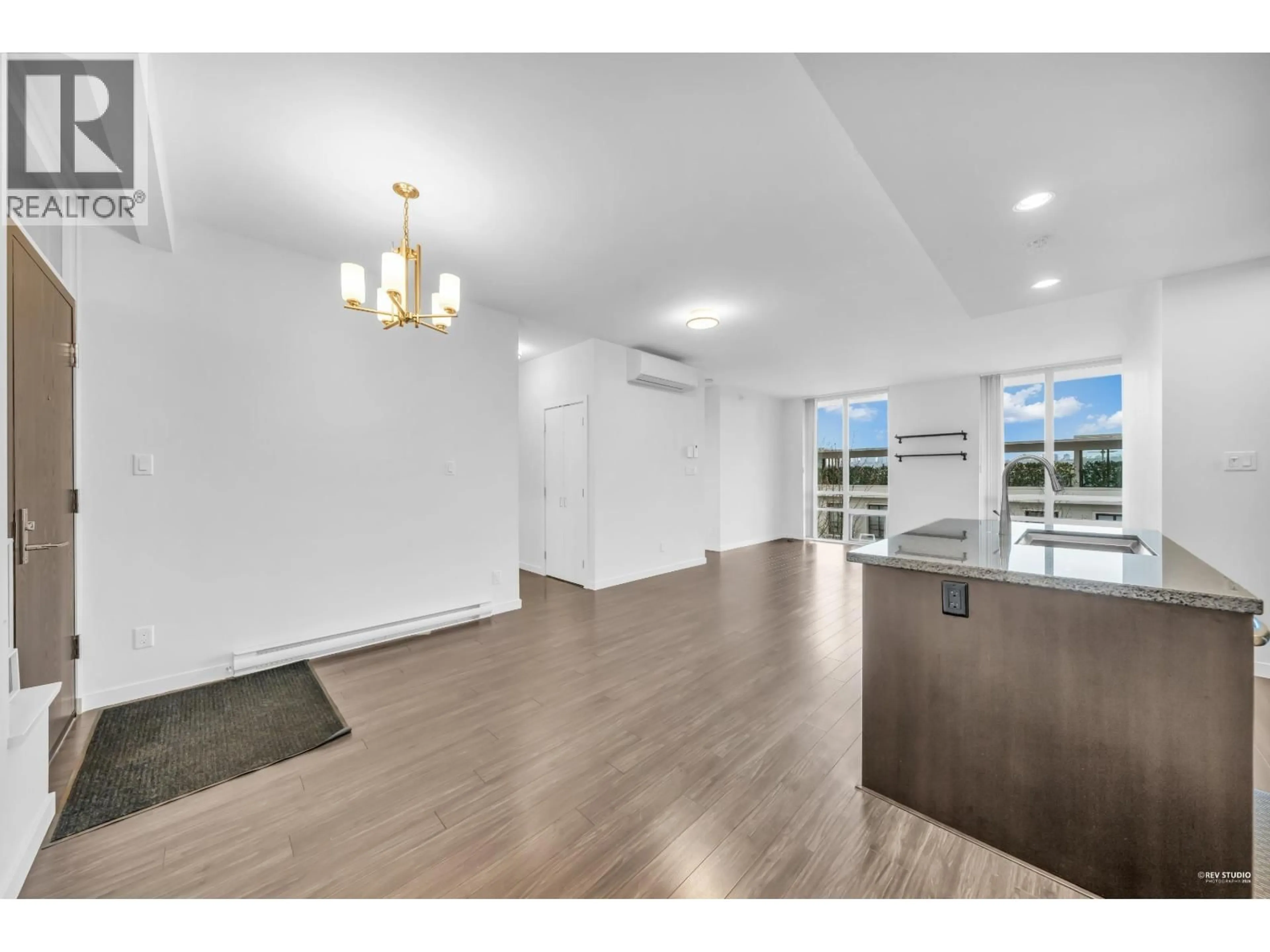 A pic of a room for 304 - 2200 DOUGLAS ROAD, Burnaby British Columbia V5C0G8