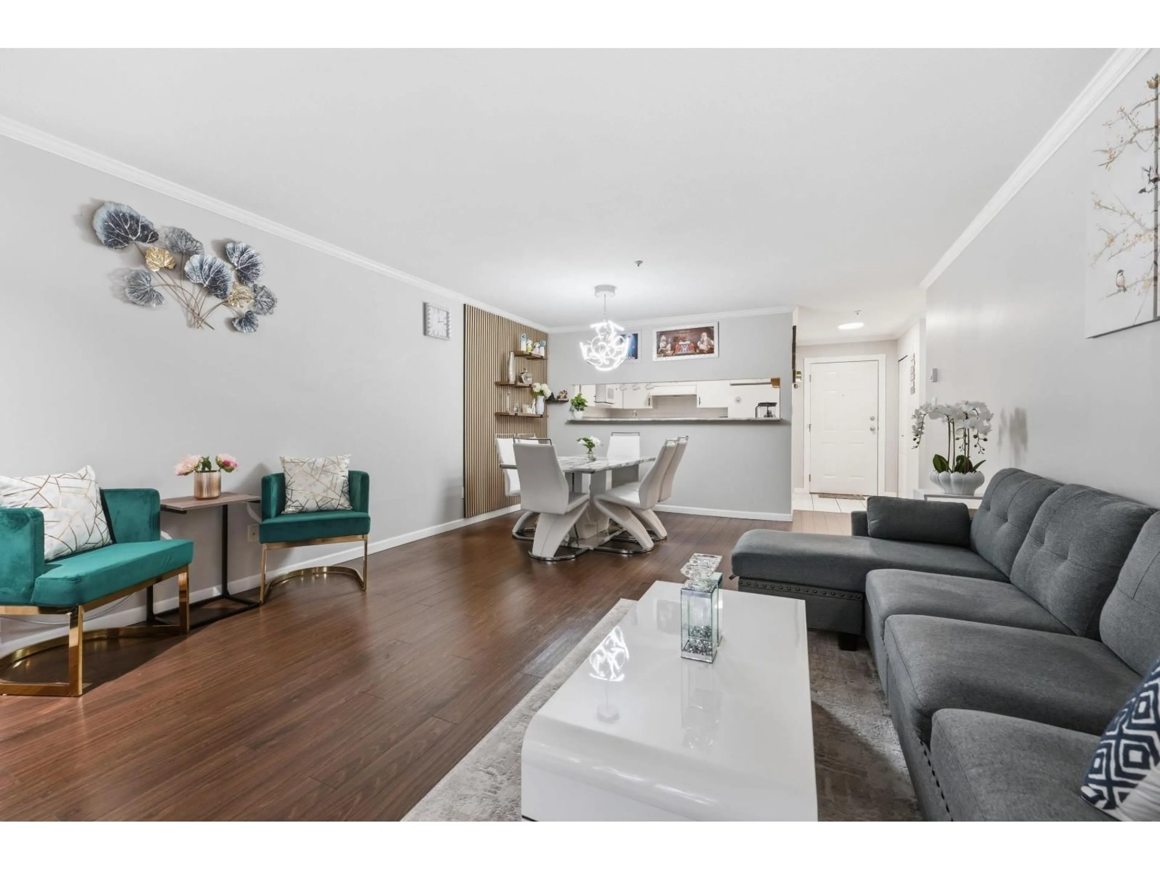 Living room with furniture, wood/laminate floor for 214 - 10128 132 STREET, Surrey British Columbia V3T3T5