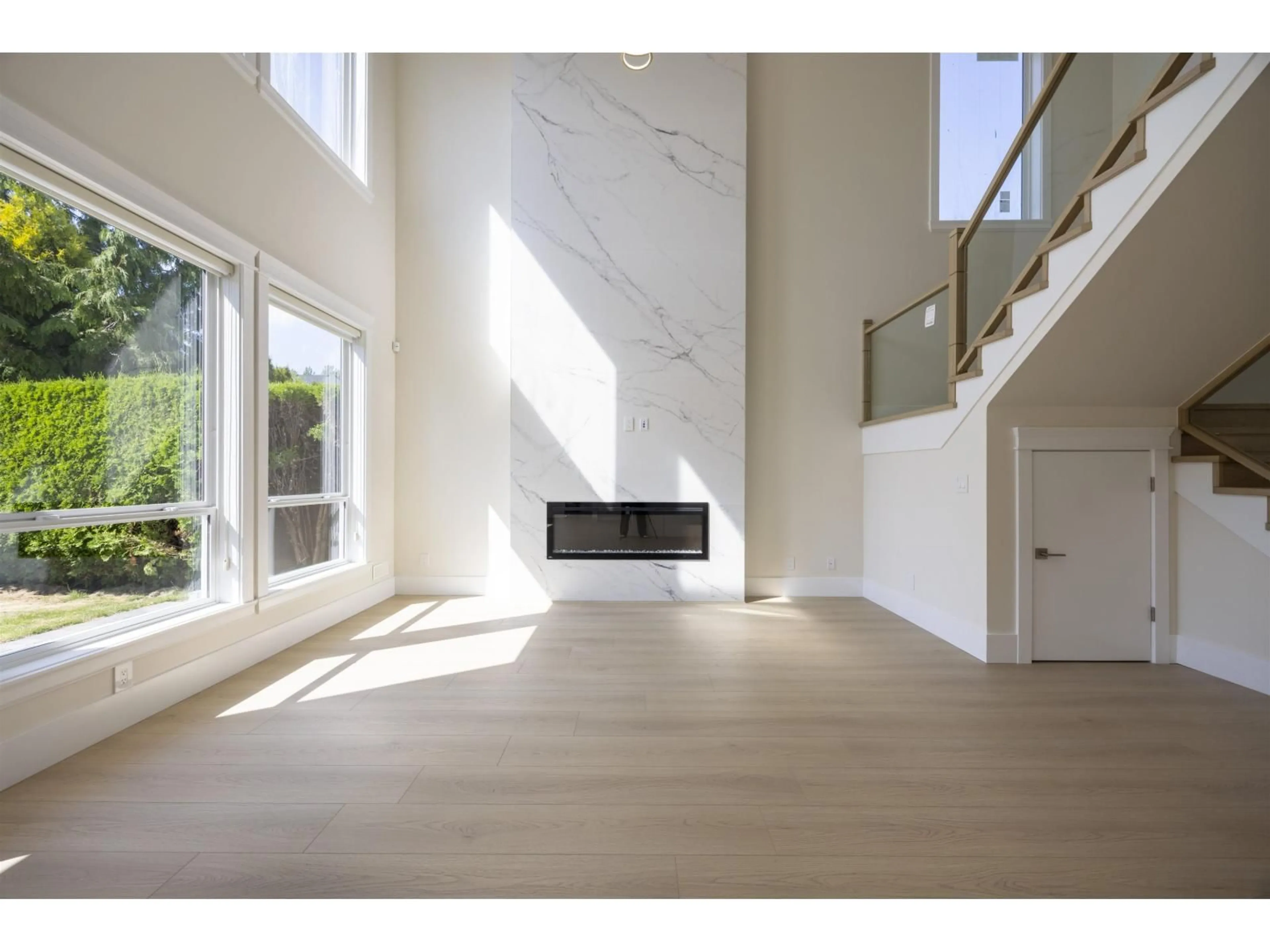 Indoor foyer for 1365 160A STREET, Surrey British Columbia V4A7T7