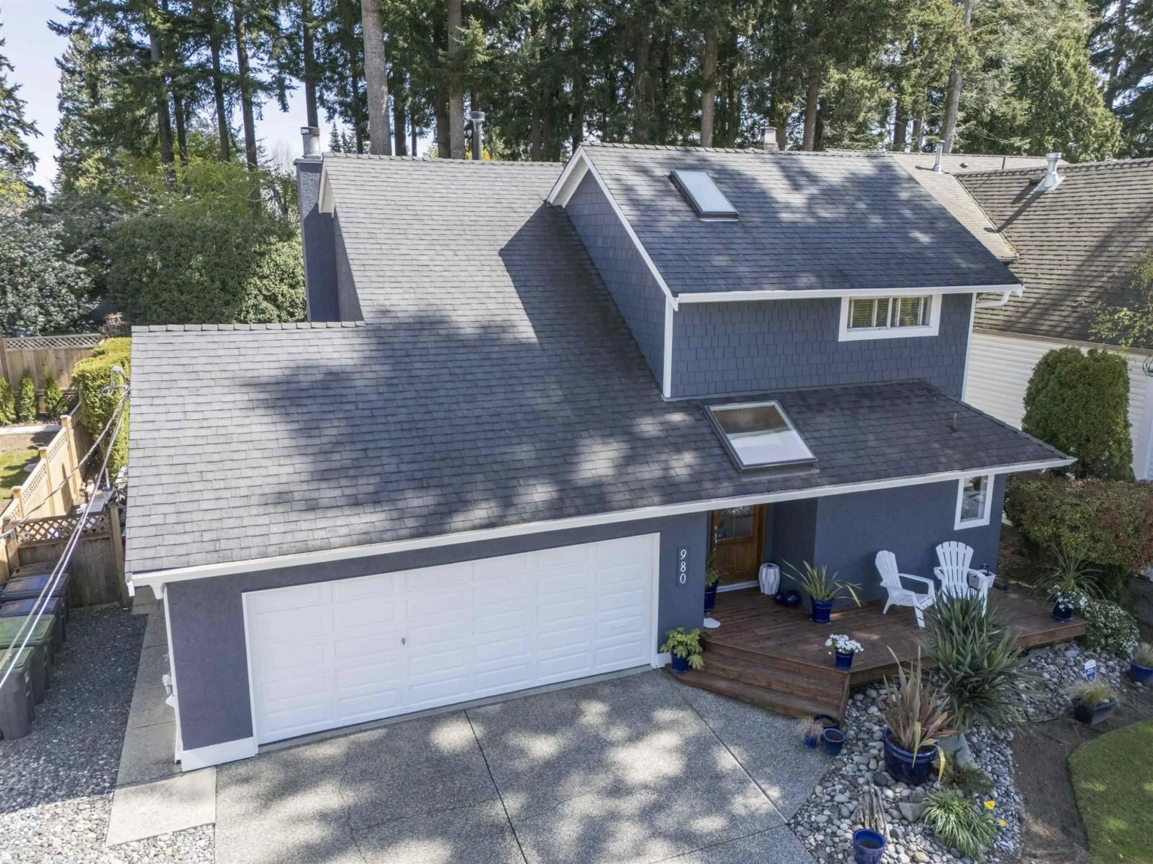 A pic from outside/outdoor area/front of a property/back of a property/a pic from drone, water/lake/river/ocean view for 980 164 STREET, White Rock British Columbia V4A4Y5