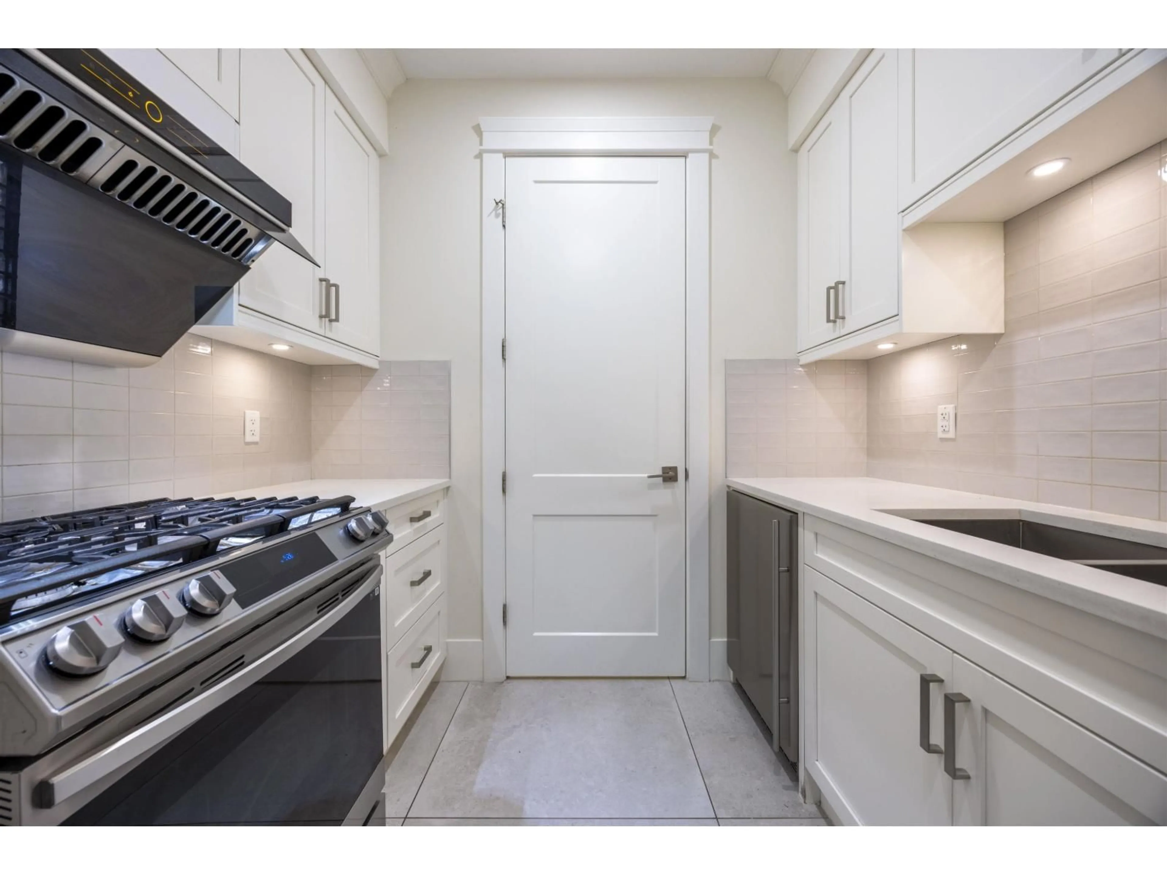 Standard kitchen, unknown for 1245 KENT STREET, White Rock British Columbia V4B4T6