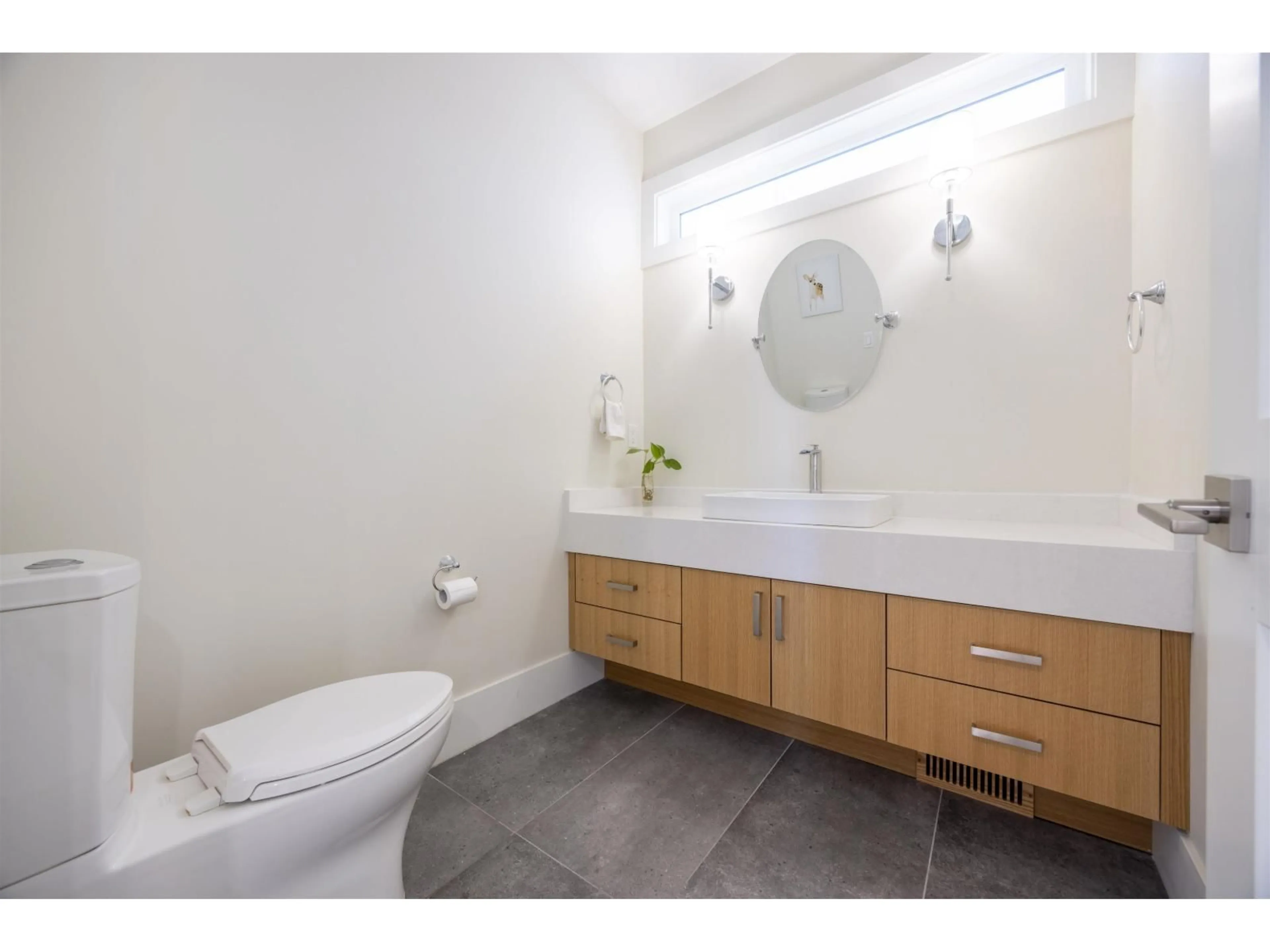 Standard bathroom, ceramic/tile floor for 1245 KENT STREET, White Rock British Columbia V4B4T6