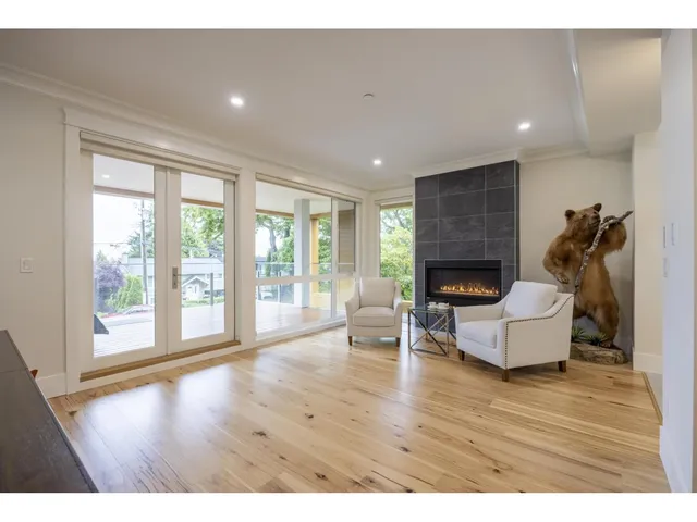1245 KENT STREET, White Rock 5