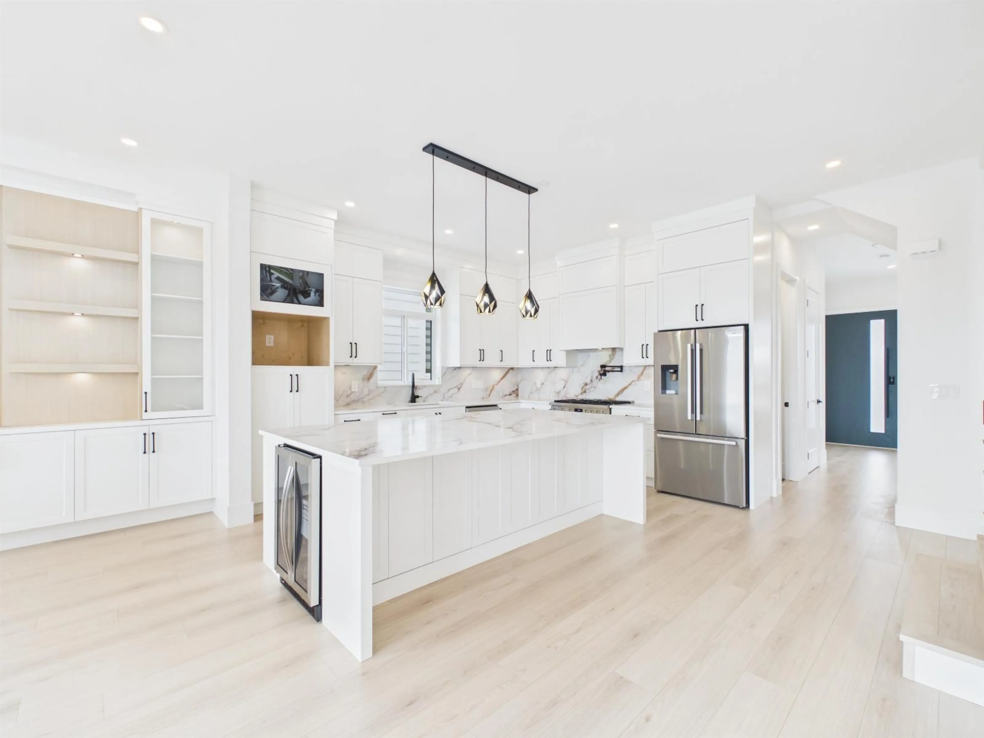 Open concept kitchen, unknown for 16730 16 AVENUE, Surrey British Columbia V3S9X7