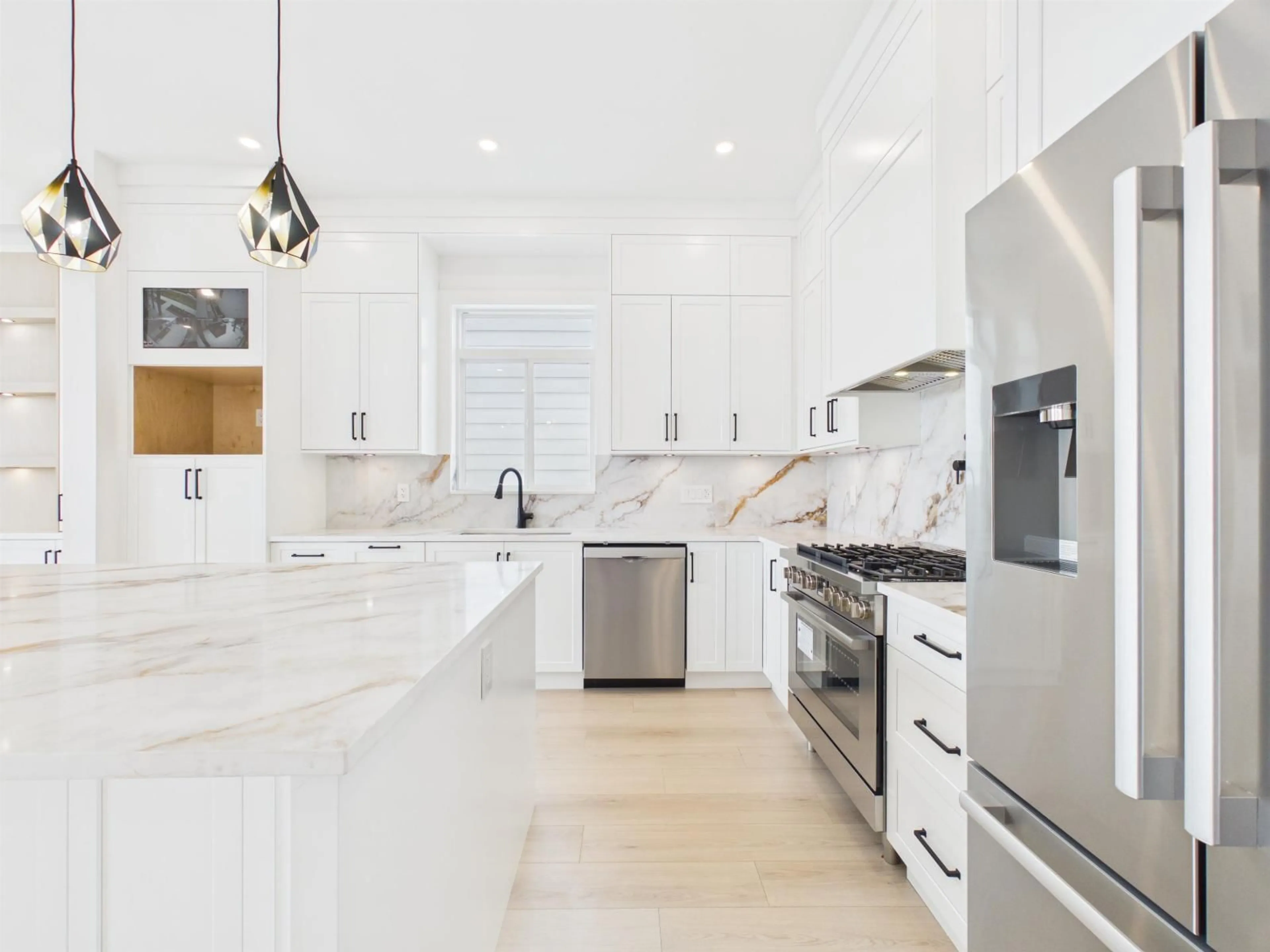 Contemporary kitchen, ceramic/tile floor for 16730 16 AVENUE, Surrey British Columbia V3S9X7