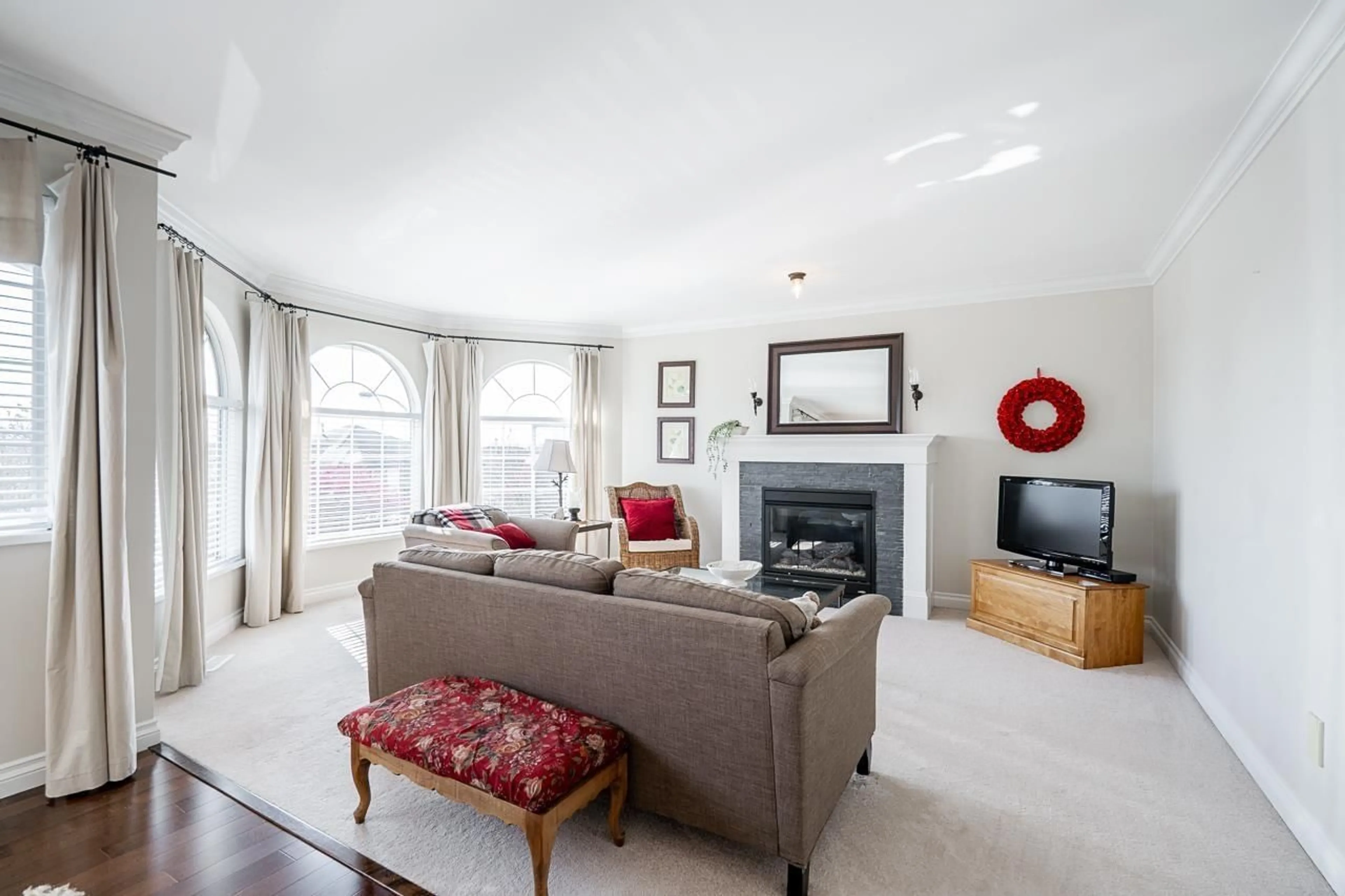 Living room with furniture, unknown for 6031 189A STREET, Surrey British Columbia V3S8A3