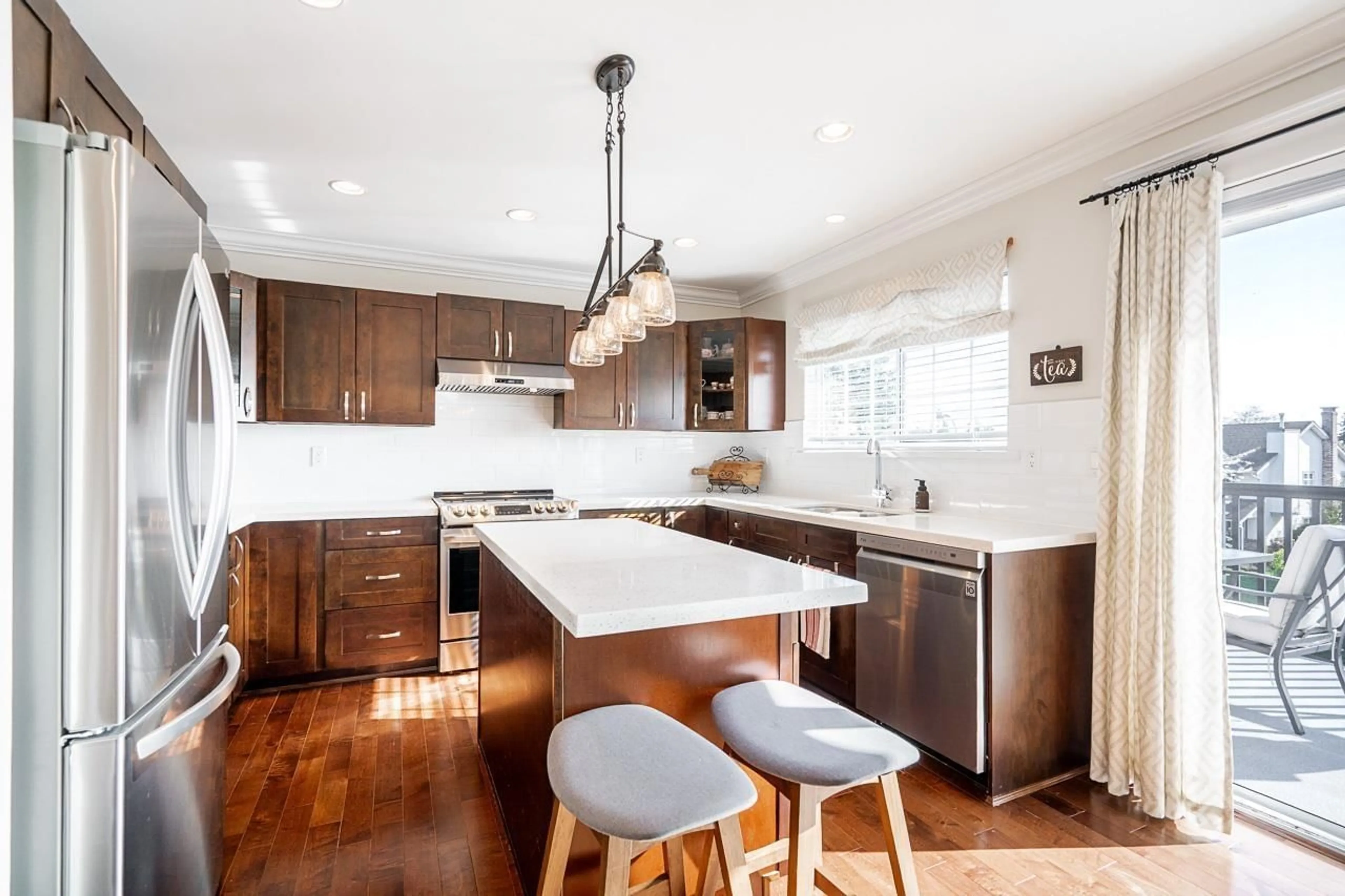 Contemporary kitchen, wood/laminate floor for 6031 189A STREET, Surrey British Columbia V3S8A3
